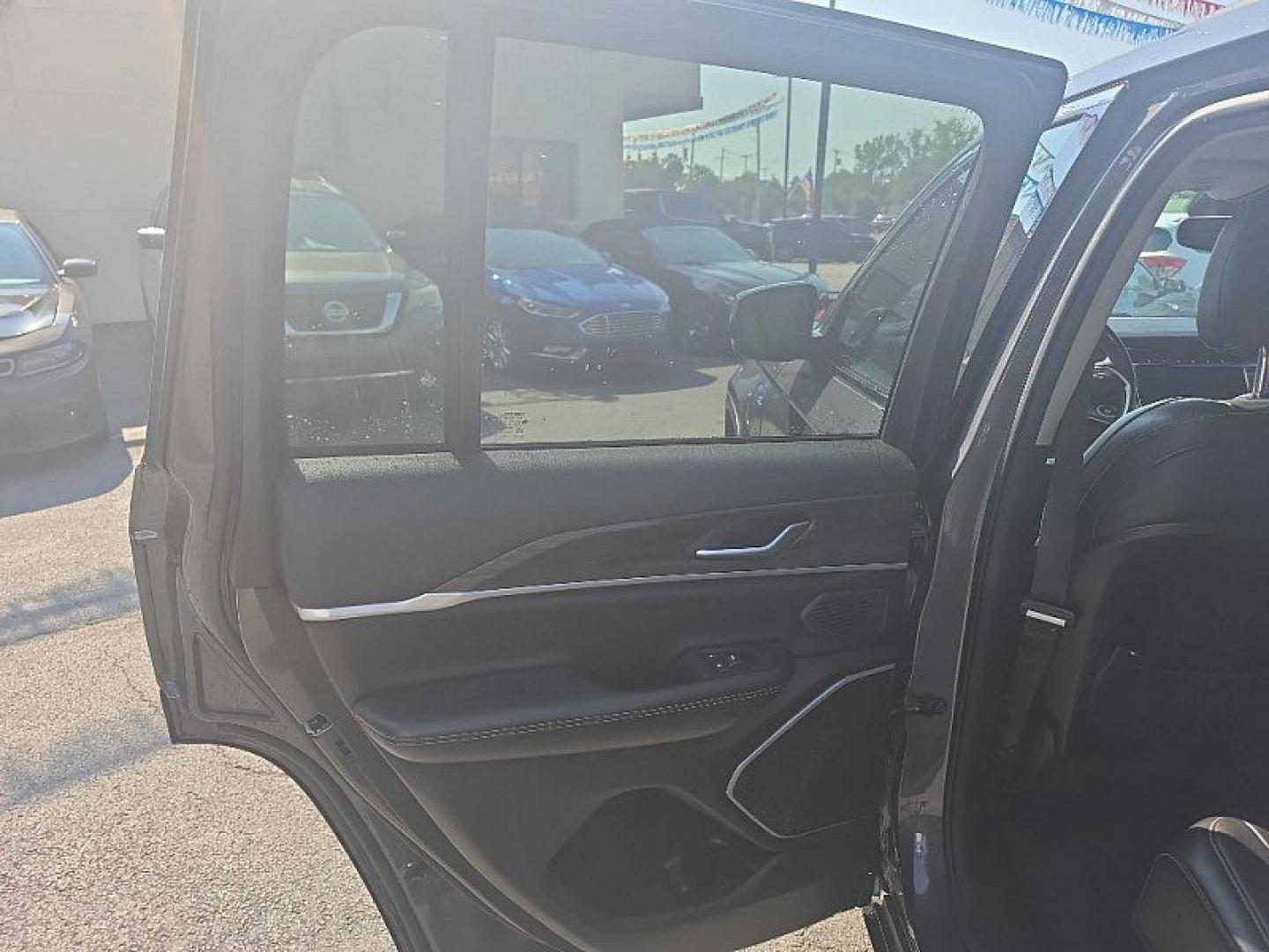 2023 GRAY /BLACK Jeep Grand Cherokee 4xe Limited (1C4RJYB62PC) with an 2.0L L4 DOHC 16V HYBRID engine, 8A transmission, located at 3304 Woodville Road, Northwood, OH, 43619, (419) 210-8019, 41.612694, -83.480743 - Your #1 Destination for Auto Loans and mdash;No Matter Your Credit!At our dealership, we believe everyone deserves the opportunity to drive their dream car and mdash;whether you have good credit, bad credit, or no credit at all. With a wide selection of hundreds of cars, trucks, and SUVs, you'll fin- Photo#10