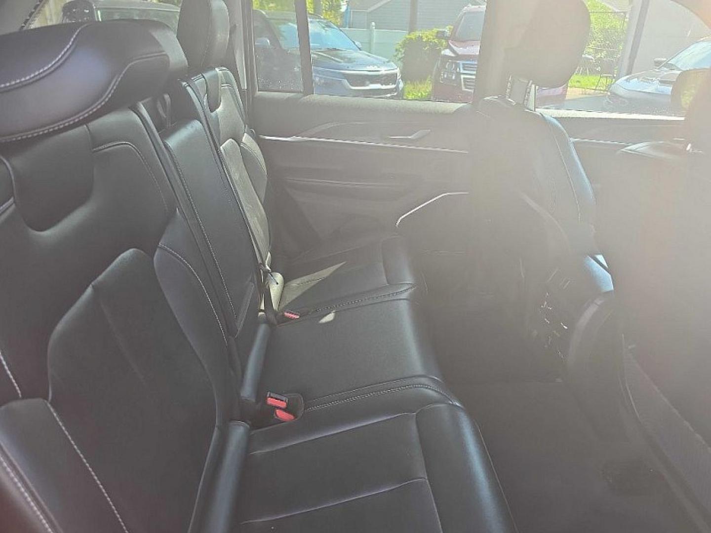 2023 GRAY /BLACK Jeep Grand Cherokee 4xe Limited (1C4RJYB62PC) with an 2.0L L4 DOHC 16V HYBRID engine, 8A transmission, located at 3304 Woodville Road, Northwood, OH, 43619, (419) 210-8019, 41.612694, -83.480743 - Your #1 Destination for Auto Loans and mdash;No Matter Your Credit!At our dealership, we believe everyone deserves the opportunity to drive their dream car and mdash;whether you have good credit, bad credit, or no credit at all. With a wide selection of hundreds of cars, trucks, and SUVs, you'll fin- Photo#14