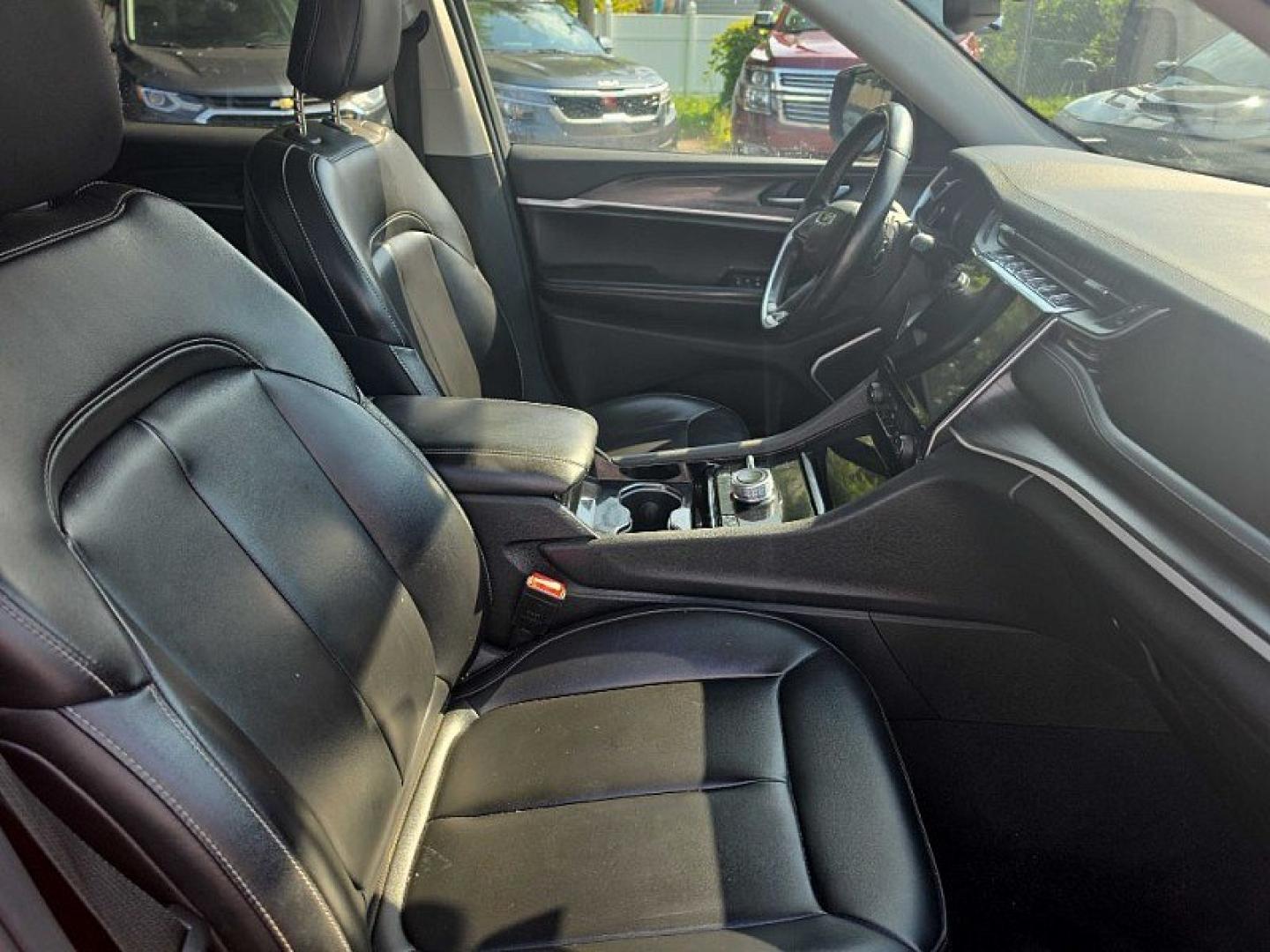 2023 GRAY /BLACK Jeep Grand Cherokee 4xe Limited (1C4RJYB62PC) with an 2.0L L4 DOHC 16V HYBRID engine, 8A transmission, located at 3304 Woodville Road, Northwood, OH, 43619, (419) 210-8019, 41.612694, -83.480743 - Your #1 Destination for Auto Loans and mdash;No Matter Your Credit!At our dealership, we believe everyone deserves the opportunity to drive their dream car and mdash;whether you have good credit, bad credit, or no credit at all. With a wide selection of hundreds of cars, trucks, and SUVs, you'll fin- Photo#16