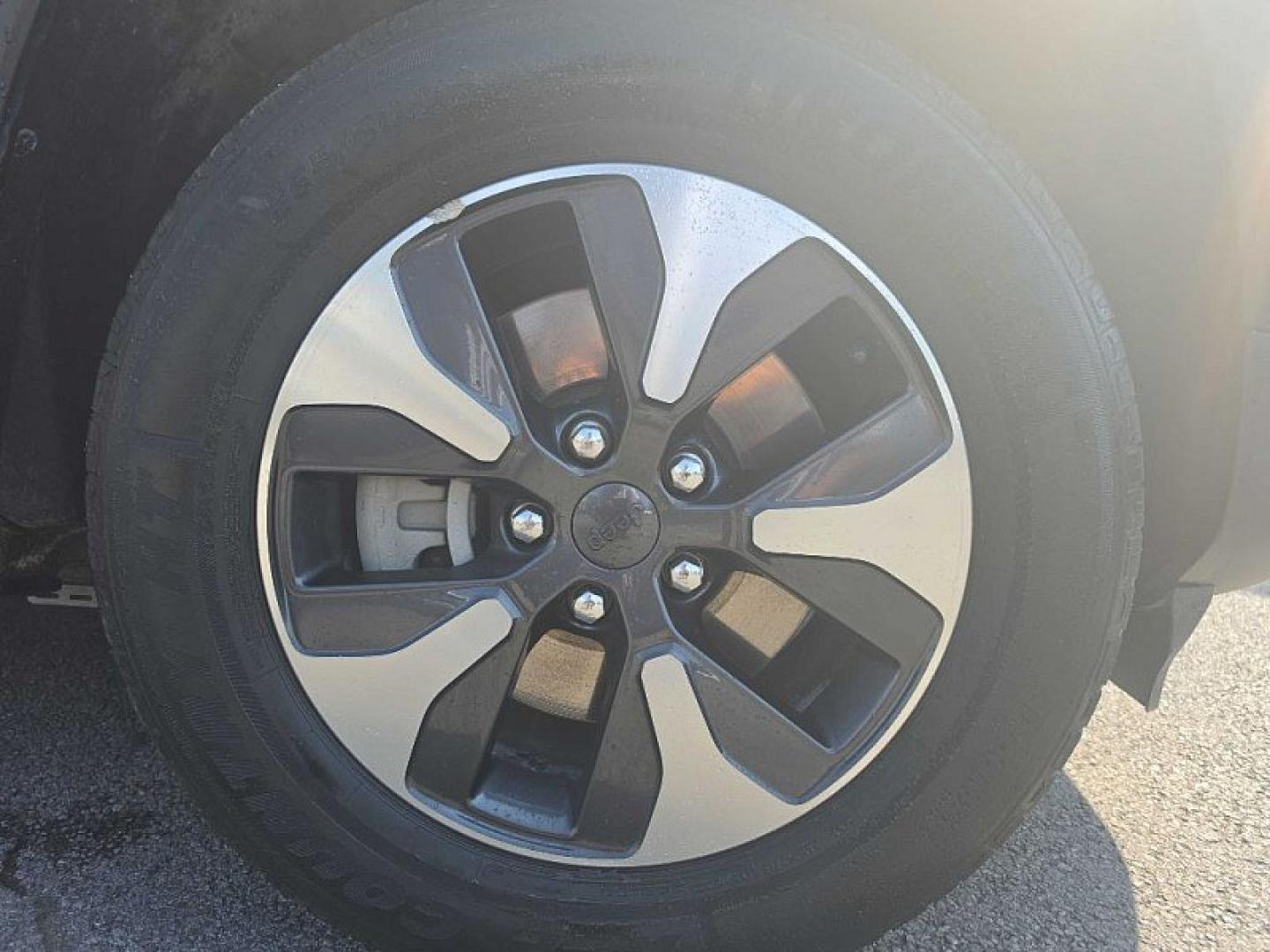 2023 GRAY /BLACK Jeep Grand Cherokee 4xe Limited (1C4RJYB62PC) with an 2.0L L4 DOHC 16V HYBRID engine, 8A transmission, located at 3304 Woodville Road, Northwood, OH, 43619, (419) 210-8019, 41.612694, -83.480743 - Your #1 Destination for Auto Loans and mdash;No Matter Your Credit!At our dealership, we believe everyone deserves the opportunity to drive their dream car and mdash;whether you have good credit, bad credit, or no credit at all. With a wide selection of hundreds of cars, trucks, and SUVs, you'll fin- Photo#17