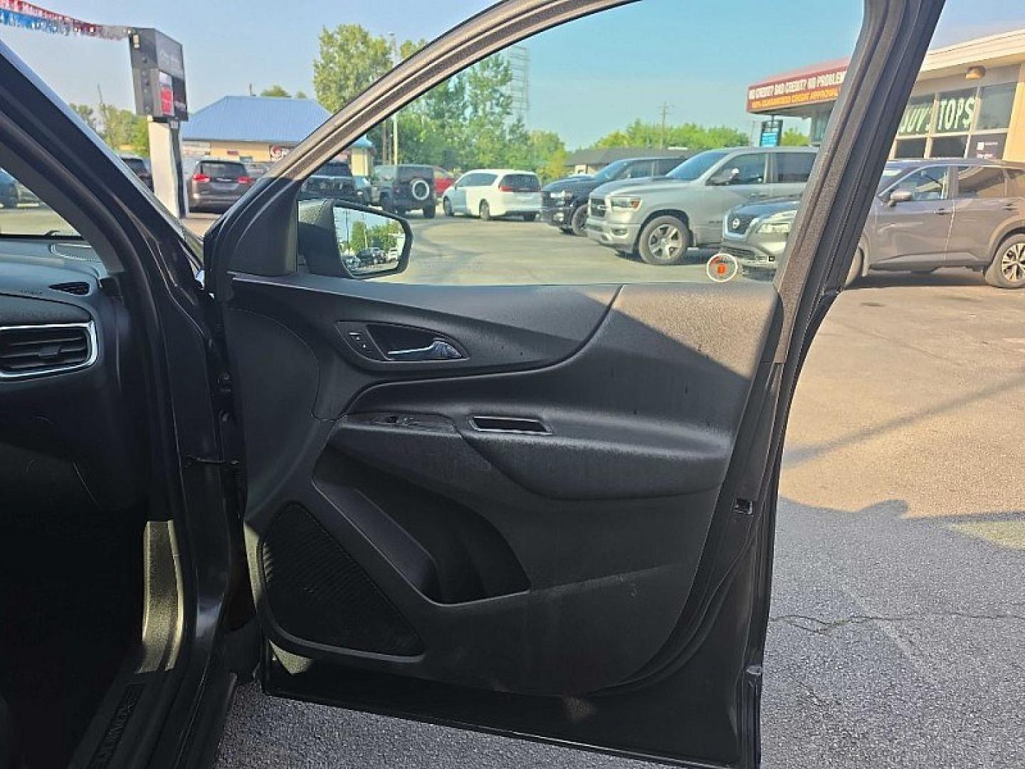 2019 GRAY /BLACK Chevrolet Equinox LT AWD (2GNAXUEV8K6) with an 1.5L L4 DOHC 16V TURBO engine, 6A transmission, located at 3304 Woodville Road, Northwood, OH, 43619, (419) 210-8019, 41.612694, -83.480743 - Your #1 Destination for Auto Loans and mdash;No Matter Your Credit!At our dealership, we believe everyone deserves the opportunity to drive their dream car and mdash;whether you have good credit, bad credit, or no credit at all. With a wide selection of hundreds of cars, trucks, and SUVs, you'll fin- Photo#15