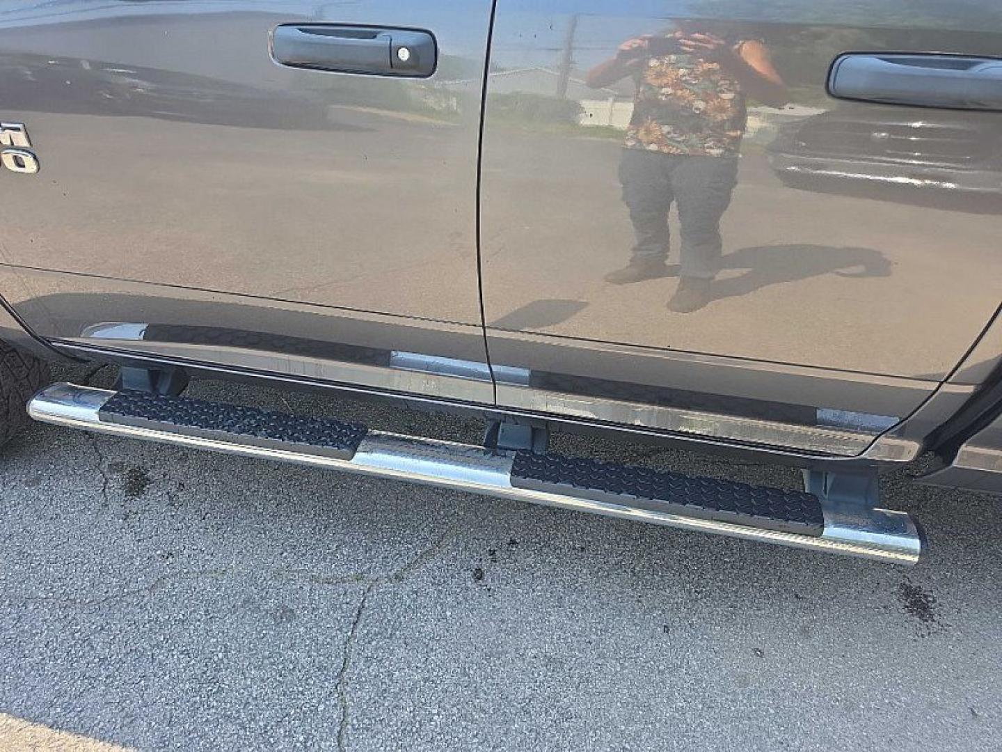 2017 GRAY /GRAY RAM 1500 SLT Quad Cab 4WD (1C6RR7GT7HS) with an 5.7L V8 OHV 16V engine, 8A transmission, located at 3304 Woodville Road, Northwood, OH, 43619, (419) 210-8019, 41.612694, -83.480743- Photo#26