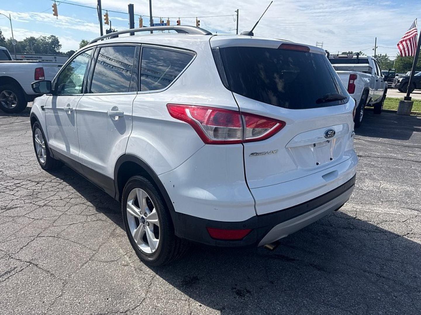 2016 WHITE /TAN Ford Escape SE FWD (1FMCU0GX8GU) with an 1.6L L4 DOHC 16V engine, 6A transmission, located at 3304 Woodville Road, Northwood, OH, 43619, (419) 210-8019, 41.612694, -83.480743 - Your #1 Destination for Auto Loans and mdash;No Matter Your Credit!At our dealership, we believe everyone deserves the opportunity to drive their dream car and mdash;whether you have good credit, bad credit, or no credit at all. With a wide selection of hundreds of cars, trucks, and SUVs, you'll fin- Photo#2