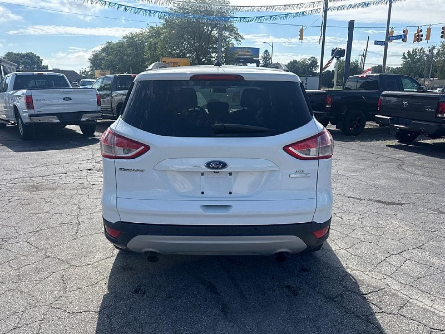 2016 WHITE /TAN Ford Escape SE FWD (1FMCU0GX8GU) with an 1.6L L4 DOHC 16V engine, 6A transmission, located at 3304 Woodville Road, Northwood, OH, 43619, (419) 210-8019, 41.612694, -83.480743 - Your #1 Destination for Auto Loans and mdash;No Matter Your Credit!At our dealership, we believe everyone deserves the opportunity to drive their dream car and mdash;whether you have good credit, bad credit, or no credit at all. With a wide selection of hundreds of cars, trucks, and SUVs, you'll fin- Photo#3