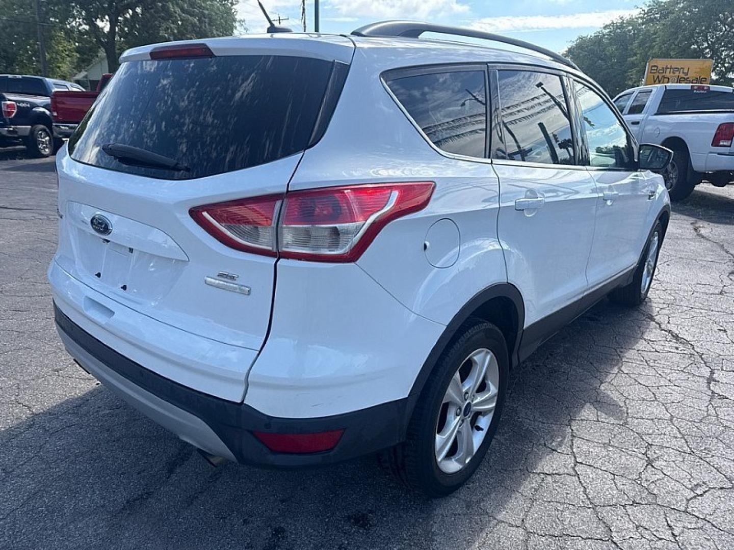 2016 WHITE /TAN Ford Escape SE FWD (1FMCU0GX8GU) with an 1.6L L4 DOHC 16V engine, 6A transmission, located at 3304 Woodville Road, Northwood, OH, 43619, (419) 210-8019, 41.612694, -83.480743 - Your #1 Destination for Auto Loans and mdash;No Matter Your Credit!At our dealership, we believe everyone deserves the opportunity to drive their dream car and mdash;whether you have good credit, bad credit, or no credit at all. With a wide selection of hundreds of cars, trucks, and SUVs, you'll fin- Photo#4