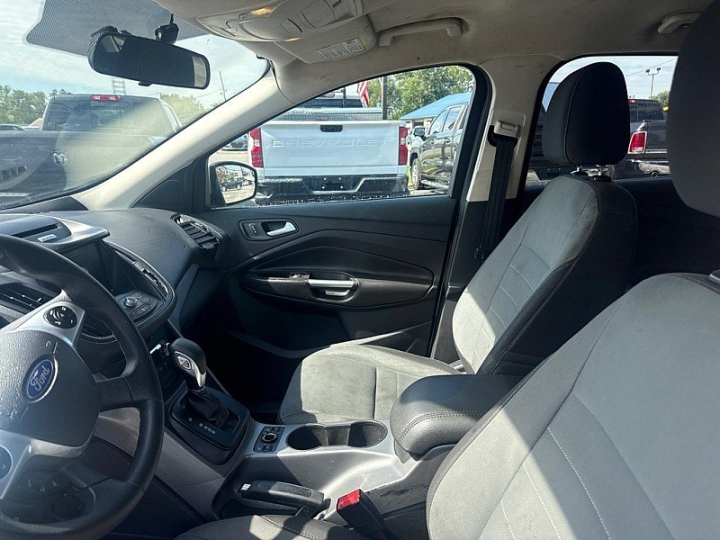 2016 WHITE /TAN Ford Escape SE FWD (1FMCU0GX8GU) with an 1.6L L4 DOHC 16V engine, 6A transmission, located at 3304 Woodville Road, Northwood, OH, 43619, (419) 210-8019, 41.612694, -83.480743 - Your #1 Destination for Auto Loans and mdash;No Matter Your Credit!At our dealership, we believe everyone deserves the opportunity to drive their dream car and mdash;whether you have good credit, bad credit, or no credit at all. With a wide selection of hundreds of cars, trucks, and SUVs, you'll fin- Photo#9