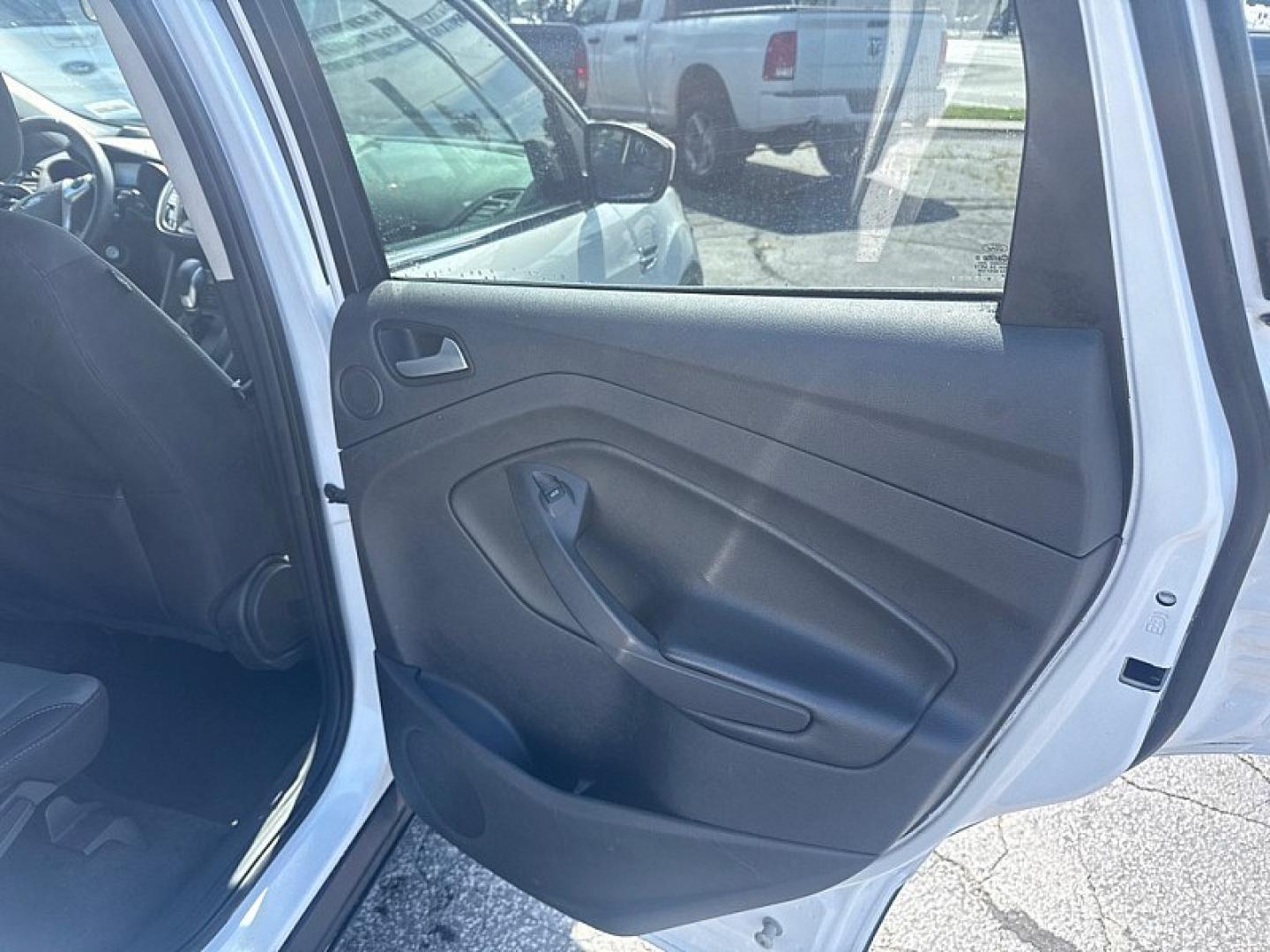 2016 WHITE /TAN Ford Escape SE FWD (1FMCU0GX8GU) with an 1.6L L4 DOHC 16V engine, 6A transmission, located at 3304 Woodville Road, Northwood, OH, 43619, (419) 210-8019, 41.612694, -83.480743 - Your #1 Destination for Auto Loans and mdash;No Matter Your Credit!At our dealership, we believe everyone deserves the opportunity to drive their dream car and mdash;whether you have good credit, bad credit, or no credit at all. With a wide selection of hundreds of cars, trucks, and SUVs, you'll fin- Photo#12