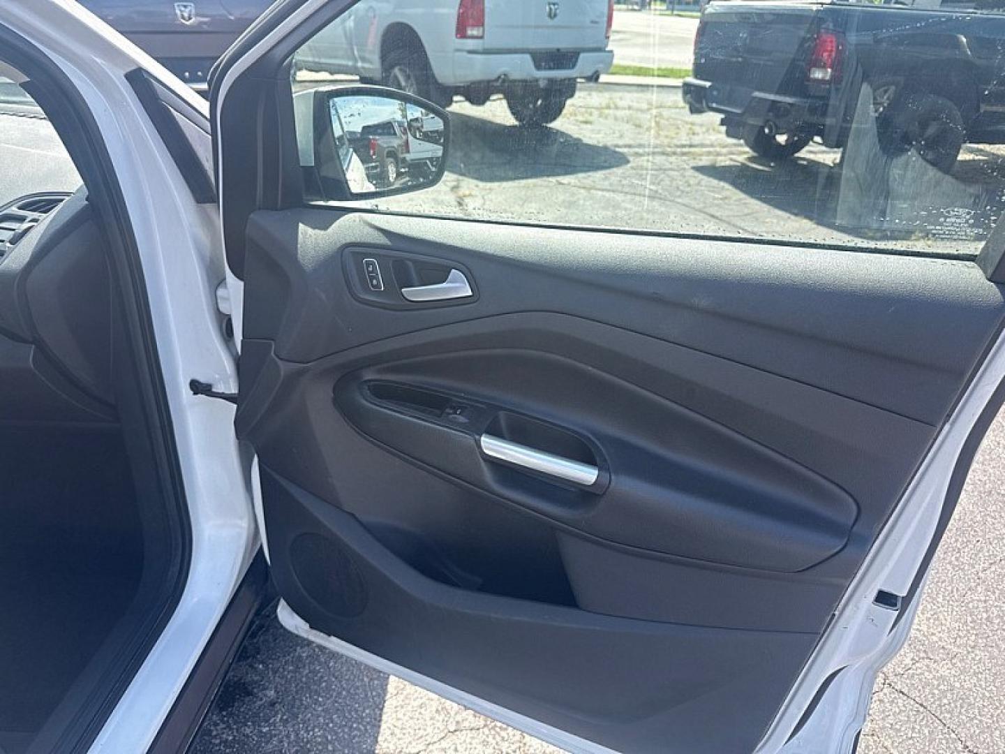 2016 WHITE /TAN Ford Escape SE FWD (1FMCU0GX8GU) with an 1.6L L4 DOHC 16V engine, 6A transmission, located at 3304 Woodville Road, Northwood, OH, 43619, (419) 210-8019, 41.612694, -83.480743 - Your #1 Destination for Auto Loans and mdash;No Matter Your Credit!At our dealership, we believe everyone deserves the opportunity to drive their dream car and mdash;whether you have good credit, bad credit, or no credit at all. With a wide selection of hundreds of cars, trucks, and SUVs, you'll fin- Photo#14