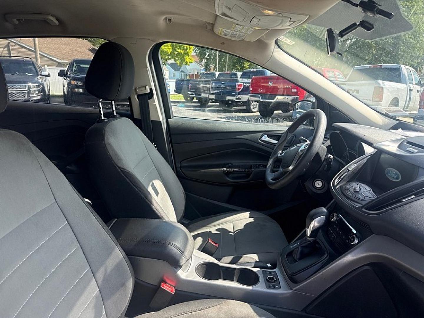 2016 WHITE /TAN Ford Escape SE FWD (1FMCU0GX8GU) with an 1.6L L4 DOHC 16V engine, 6A transmission, located at 3304 Woodville Road, Northwood, OH, 43619, (419) 210-8019, 41.612694, -83.480743 - Your #1 Destination for Auto Loans and mdash;No Matter Your Credit!At our dealership, we believe everyone deserves the opportunity to drive their dream car and mdash;whether you have good credit, bad credit, or no credit at all. With a wide selection of hundreds of cars, trucks, and SUVs, you'll fin- Photo#15