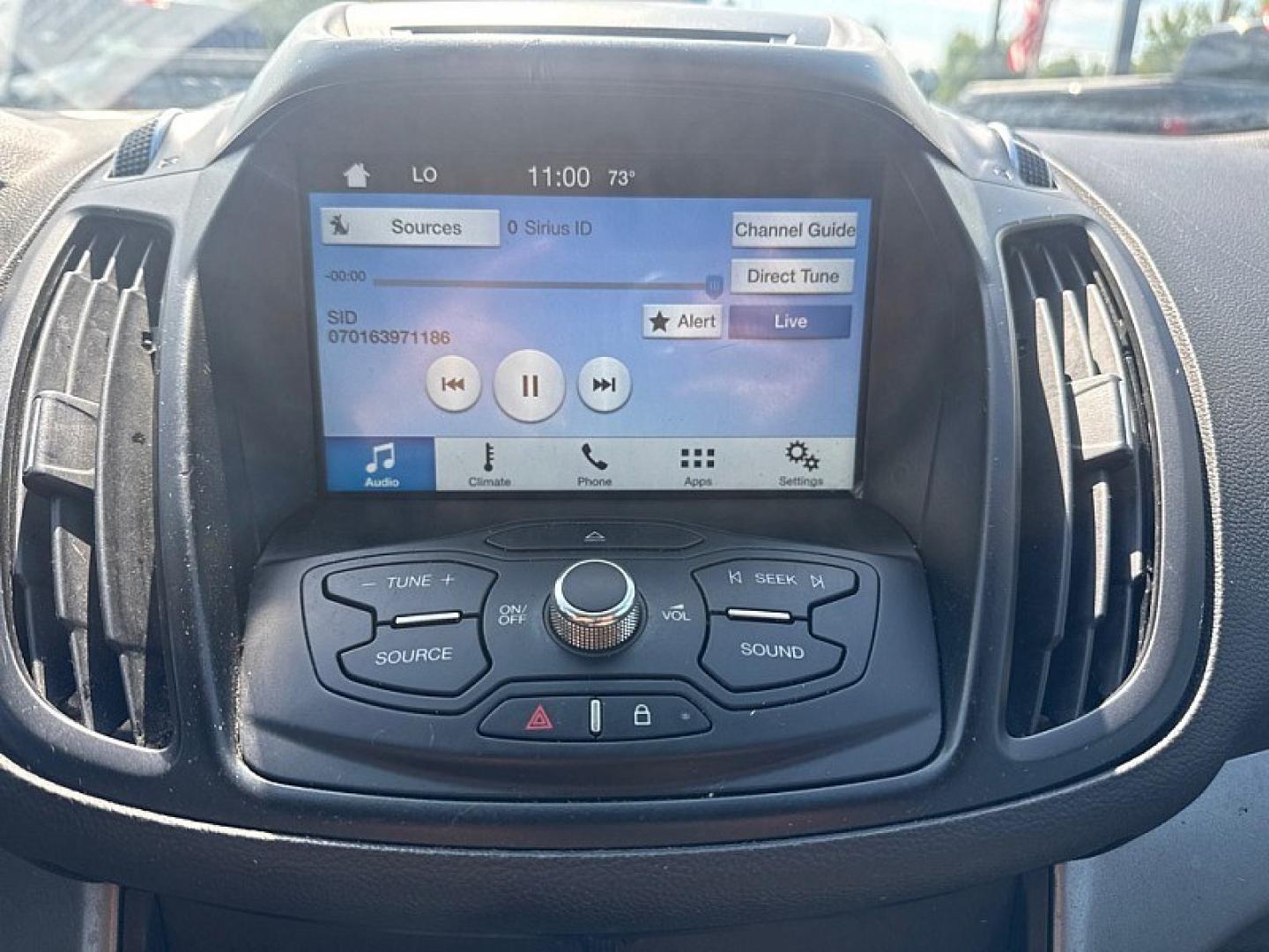 2016 WHITE /TAN Ford Escape SE FWD (1FMCU0GX8GU) with an 1.6L L4 DOHC 16V engine, 6A transmission, located at 3304 Woodville Road, Northwood, OH, 43619, (419) 210-8019, 41.612694, -83.480743 - Your #1 Destination for Auto Loans and mdash;No Matter Your Credit!At our dealership, we believe everyone deserves the opportunity to drive their dream car and mdash;whether you have good credit, bad credit, or no credit at all. With a wide selection of hundreds of cars, trucks, and SUVs, you'll fin- Photo#17
