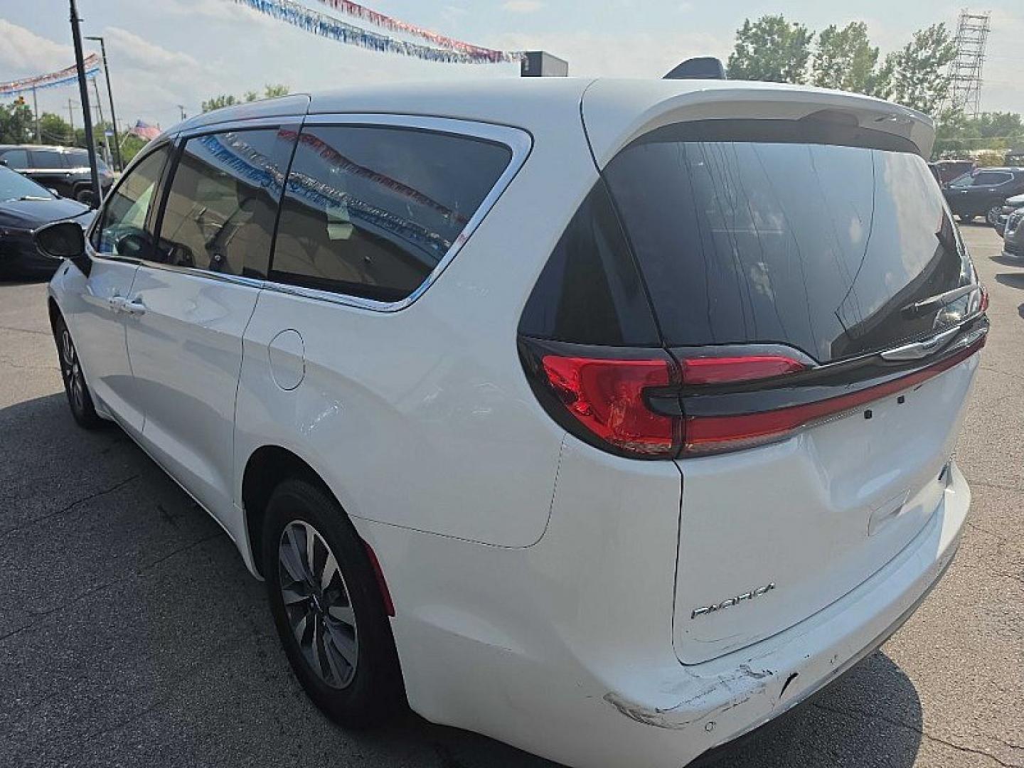 2024 WHITE /BLACK Chrysler Pacifica Hybrid Limited (2C4RC1S7XRR) with an 3.6L V6 DOHC 24V HYBRID engine, CVT transmission, located at 3304 Woodville Road, Northwood, OH, 43619, (419) 210-8019, 41.612694, -83.480743 - Your #1 Destination for Auto Loans and mdash;No Matter Your Credit!At our dealership, we believe everyone deserves the opportunity to drive their dream car and mdash;whether you have good credit, bad credit, or no credit at all. With a wide selection of hundreds of cars, trucks, and SUVs, you'll fin- Photo#2