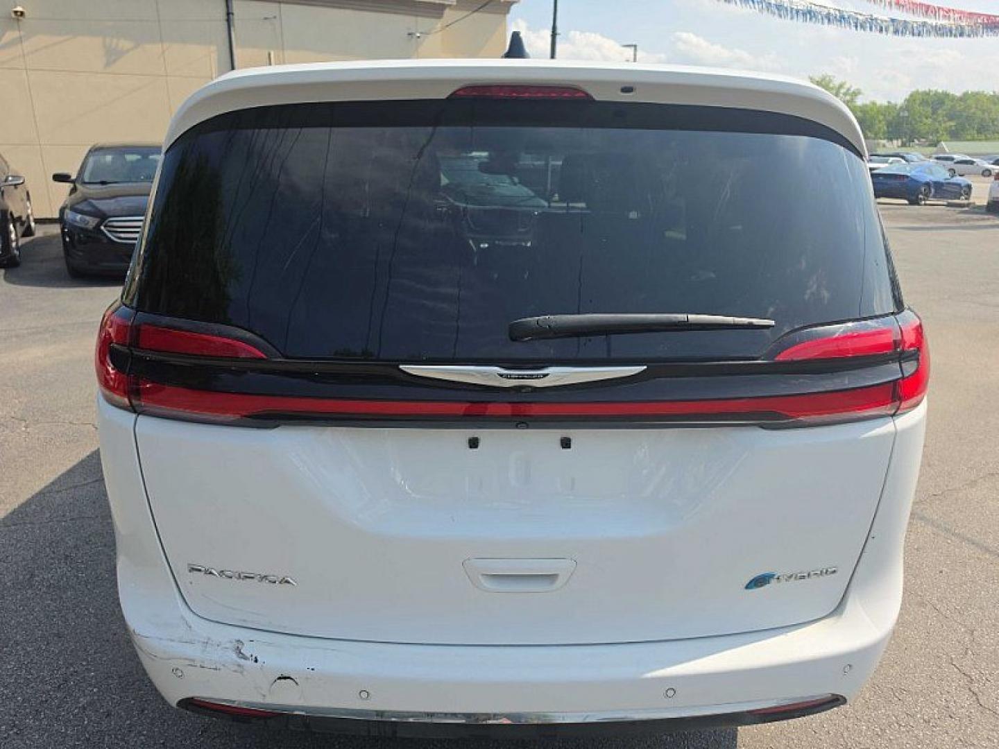 2024 WHITE /BLACK Chrysler Pacifica Hybrid Limited (2C4RC1S7XRR) with an 3.6L V6 DOHC 24V HYBRID engine, CVT transmission, located at 3304 Woodville Road, Northwood, OH, 43619, (419) 210-8019, 41.612694, -83.480743 - Your #1 Destination for Auto Loans and mdash;No Matter Your Credit!At our dealership, we believe everyone deserves the opportunity to drive their dream car and mdash;whether you have good credit, bad credit, or no credit at all. With a wide selection of hundreds of cars, trucks, and SUVs, you'll fin- Photo#3