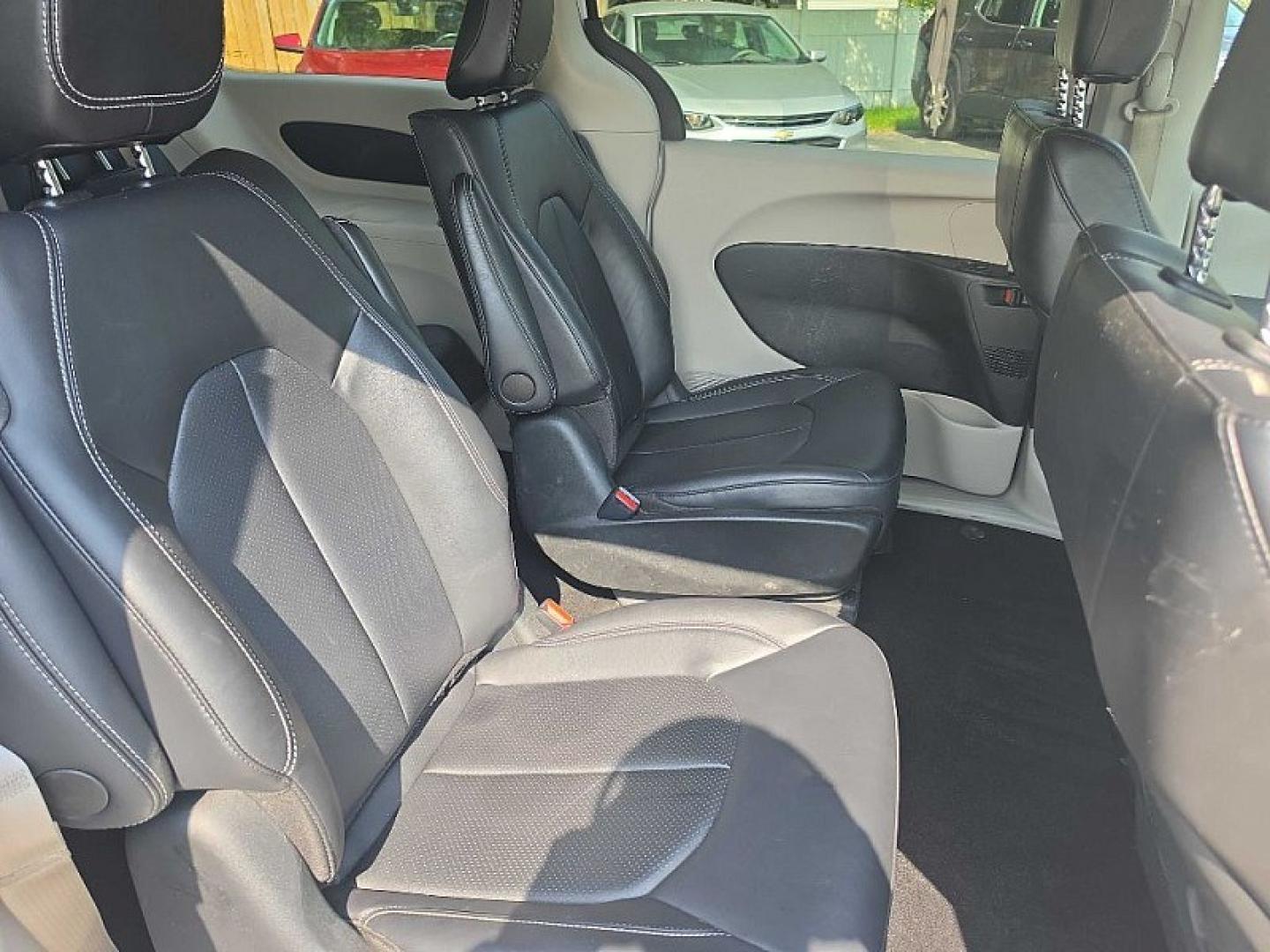 2024 WHITE /BLACK Chrysler Pacifica Hybrid Limited (2C4RC1S7XRR) with an 3.6L V6 DOHC 24V HYBRID engine, CVT transmission, located at 3304 Woodville Road, Northwood, OH, 43619, (419) 210-8019, 41.612694, -83.480743 - Your #1 Destination for Auto Loans and mdash;No Matter Your Credit!At our dealership, we believe everyone deserves the opportunity to drive their dream car and mdash;whether you have good credit, bad credit, or no credit at all. With a wide selection of hundreds of cars, trucks, and SUVs, you'll fin- Photo#12