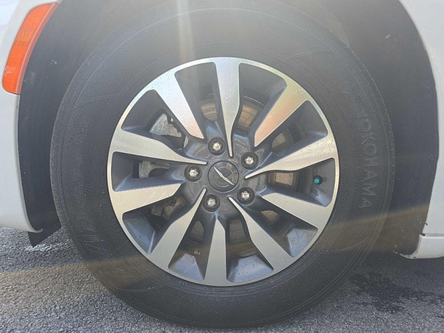 2024 WHITE /BLACK Chrysler Pacifica Hybrid Limited (2C4RC1S7XRR) with an 3.6L V6 DOHC 24V HYBRID engine, CVT transmission, located at 3304 Woodville Road, Northwood, OH, 43619, (419) 210-8019, 41.612694, -83.480743 - Your #1 Destination for Auto Loans and mdash;No Matter Your Credit!At our dealership, we believe everyone deserves the opportunity to drive their dream car and mdash;whether you have good credit, bad credit, or no credit at all. With a wide selection of hundreds of cars, trucks, and SUVs, you'll fin- Photo#16