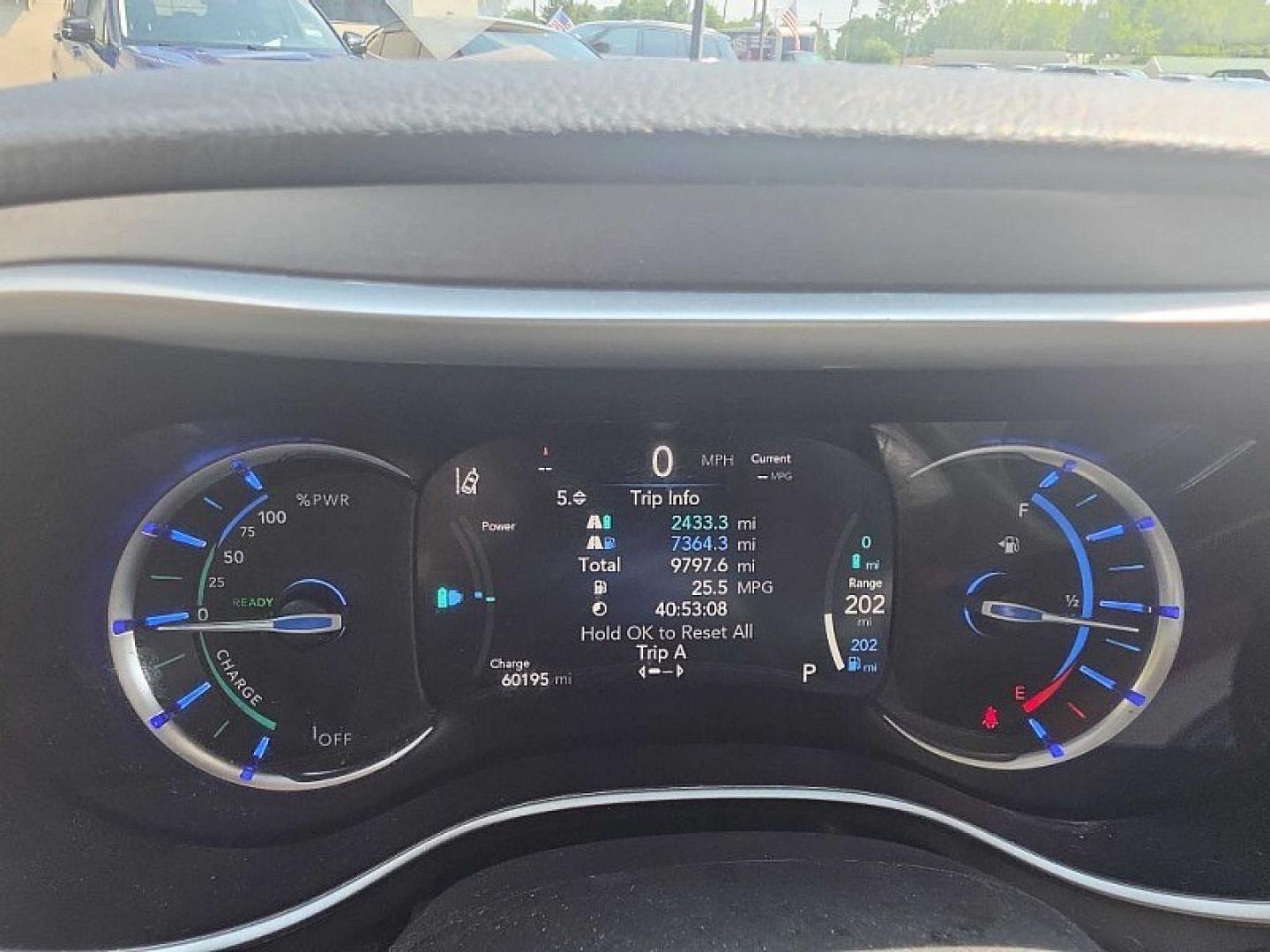 2024 WHITE /BLACK Chrysler Pacifica Hybrid Limited (2C4RC1S7XRR) with an 3.6L V6 DOHC 24V HYBRID engine, CVT transmission, located at 3304 Woodville Road, Northwood, OH, 43619, (419) 210-8019, 41.612694, -83.480743 - Your #1 Destination for Auto Loans and mdash;No Matter Your Credit!At our dealership, we believe everyone deserves the opportunity to drive their dream car and mdash;whether you have good credit, bad credit, or no credit at all. With a wide selection of hundreds of cars, trucks, and SUVs, you'll fin- Photo#17