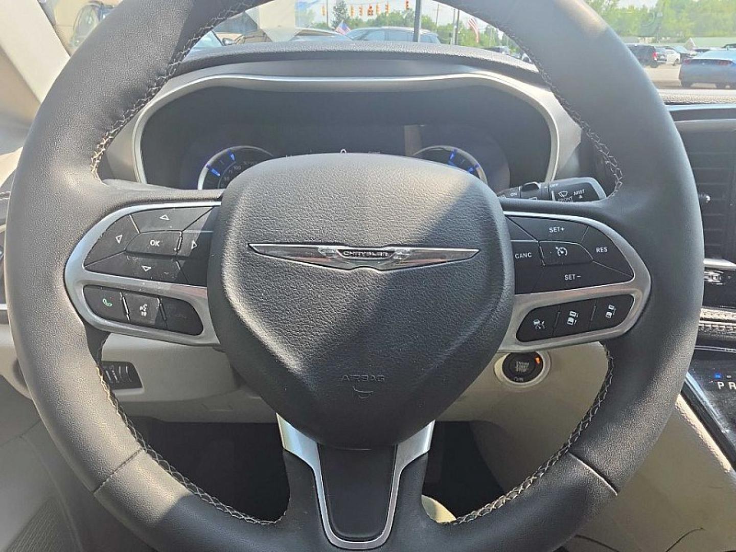 2024 WHITE /BLACK Chrysler Pacifica Hybrid Limited (2C4RC1S7XRR) with an 3.6L V6 DOHC 24V HYBRID engine, CVT transmission, located at 3304 Woodville Road, Northwood, OH, 43619, (419) 210-8019, 41.612694, -83.480743 - Your #1 Destination for Auto Loans and mdash;No Matter Your Credit!At our dealership, we believe everyone deserves the opportunity to drive their dream car and mdash;whether you have good credit, bad credit, or no credit at all. With a wide selection of hundreds of cars, trucks, and SUVs, you'll fin- Photo#18