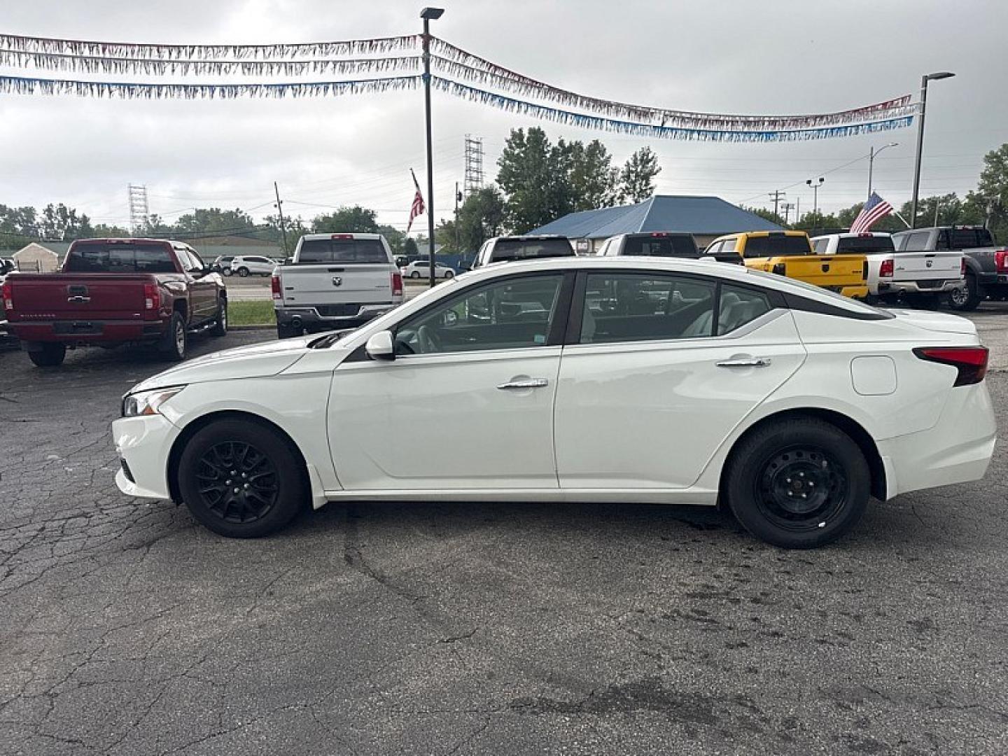 2020 WHITE /TAN Nissan Altima 2.5 S AWD (1N4BL4BW7LC) with an 2.5L L4 DOHC 16V engine, CVT transmission, located at 3304 Woodville Road, Northwood, OH, 43619, (419) 210-8019, 41.612694, -83.480743 - Your #1 Destination for Auto Loans and mdash;No Matter Your Credit!At our dealership, we believe everyone deserves the opportunity to drive their dream car and mdash;whether you have good credit, bad credit, or no credit at all. With a wide selection of hundreds of cars, trucks, and SUVs, you'll fin- Photo#1