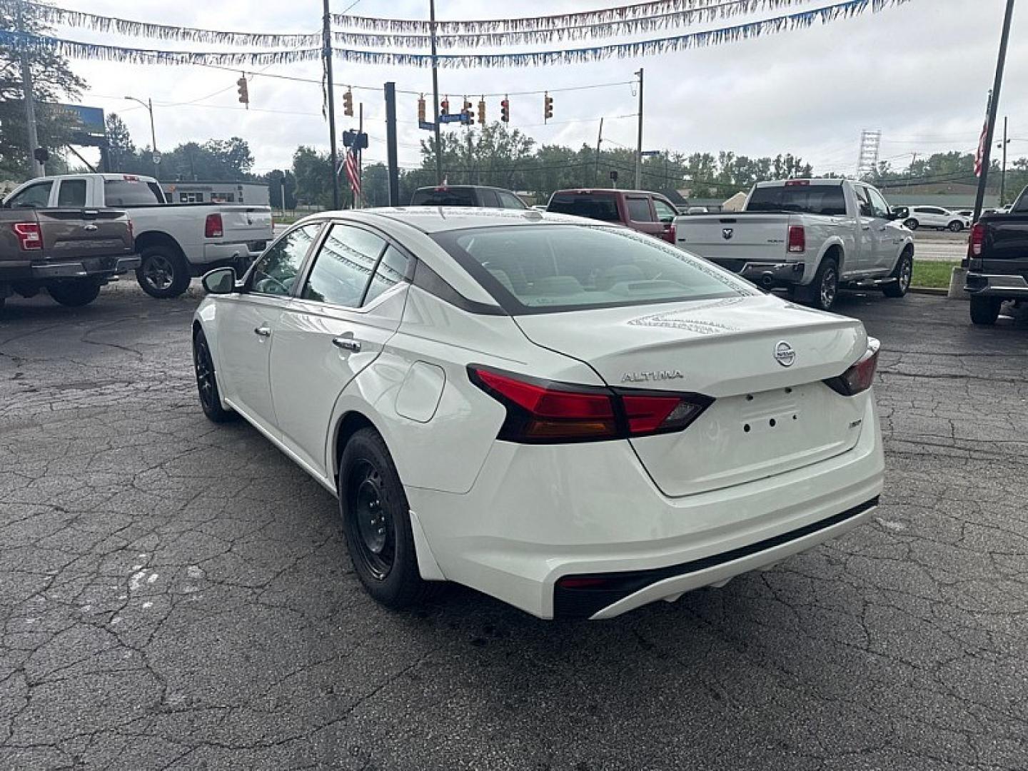 2020 WHITE /TAN Nissan Altima 2.5 S AWD (1N4BL4BW7LC) with an 2.5L L4 DOHC 16V engine, CVT transmission, located at 3304 Woodville Road, Northwood, OH, 43619, (419) 210-8019, 41.612694, -83.480743 - Your #1 Destination for Auto Loans and mdash;No Matter Your Credit!At our dealership, we believe everyone deserves the opportunity to drive their dream car and mdash;whether you have good credit, bad credit, or no credit at all. With a wide selection of hundreds of cars, trucks, and SUVs, you'll fin- Photo#2