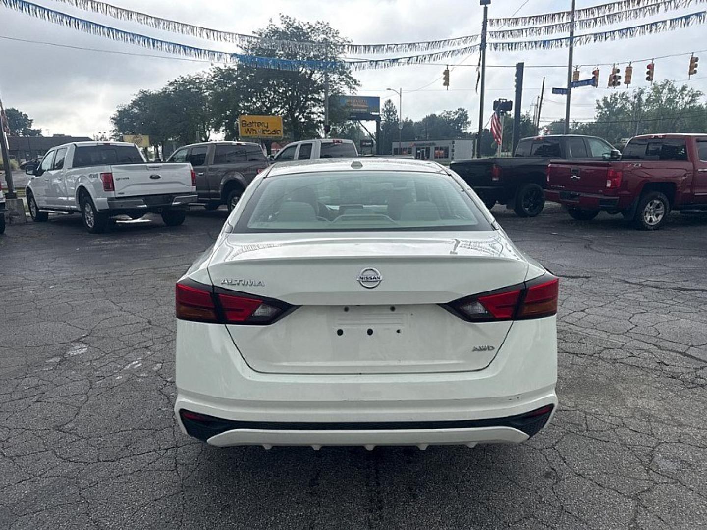 2020 WHITE /TAN Nissan Altima 2.5 S AWD (1N4BL4BW7LC) with an 2.5L L4 DOHC 16V engine, CVT transmission, located at 3304 Woodville Road, Northwood, OH, 43619, (419) 210-8019, 41.612694, -83.480743 - Your #1 Destination for Auto Loans and mdash;No Matter Your Credit!At our dealership, we believe everyone deserves the opportunity to drive their dream car and mdash;whether you have good credit, bad credit, or no credit at all. With a wide selection of hundreds of cars, trucks, and SUVs, you'll fin- Photo#3