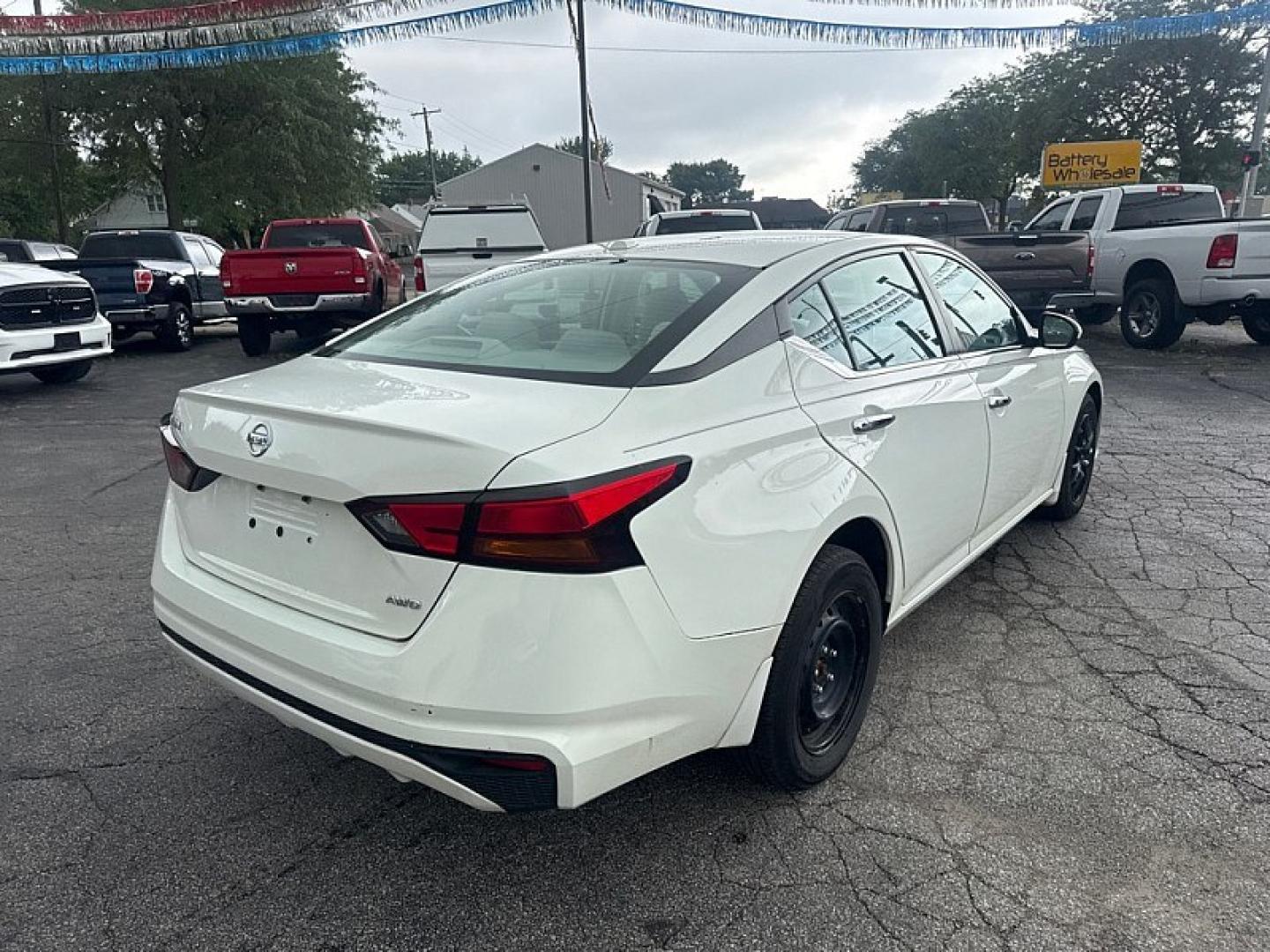 2020 WHITE /TAN Nissan Altima 2.5 S AWD (1N4BL4BW7LC) with an 2.5L L4 DOHC 16V engine, CVT transmission, located at 3304 Woodville Road, Northwood, OH, 43619, (419) 210-8019, 41.612694, -83.480743 - Your #1 Destination for Auto Loans and mdash;No Matter Your Credit!At our dealership, we believe everyone deserves the opportunity to drive their dream car and mdash;whether you have good credit, bad credit, or no credit at all. With a wide selection of hundreds of cars, trucks, and SUVs, you'll fin- Photo#4