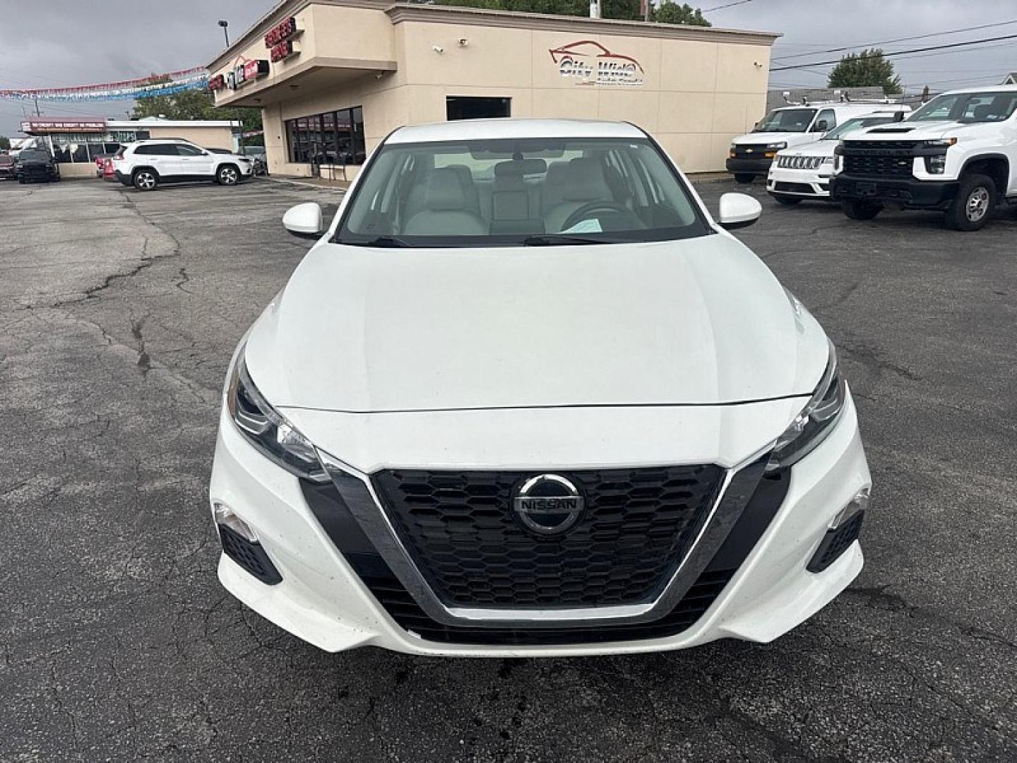 2020 WHITE /TAN Nissan Altima 2.5 S AWD (1N4BL4BW7LC) with an 2.5L L4 DOHC 16V engine, CVT transmission, located at 3304 Woodville Road, Northwood, OH, 43619, (419) 210-8019, 41.612694, -83.480743 - Your #1 Destination for Auto Loans and mdash;No Matter Your Credit!At our dealership, we believe everyone deserves the opportunity to drive their dream car and mdash;whether you have good credit, bad credit, or no credit at all. With a wide selection of hundreds of cars, trucks, and SUVs, you'll fin- Photo#7