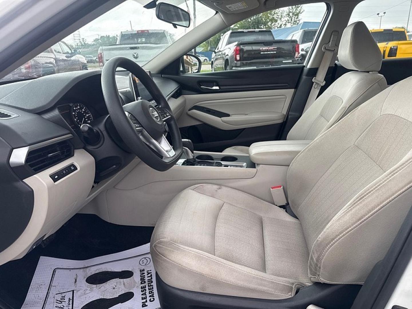 2020 WHITE /TAN Nissan Altima 2.5 S AWD (1N4BL4BW7LC) with an 2.5L L4 DOHC 16V engine, CVT transmission, located at 3304 Woodville Road, Northwood, OH, 43619, (419) 210-8019, 41.612694, -83.480743 - Your #1 Destination for Auto Loans and mdash;No Matter Your Credit!At our dealership, we believe everyone deserves the opportunity to drive their dream car and mdash;whether you have good credit, bad credit, or no credit at all. With a wide selection of hundreds of cars, trucks, and SUVs, you'll fin- Photo#9