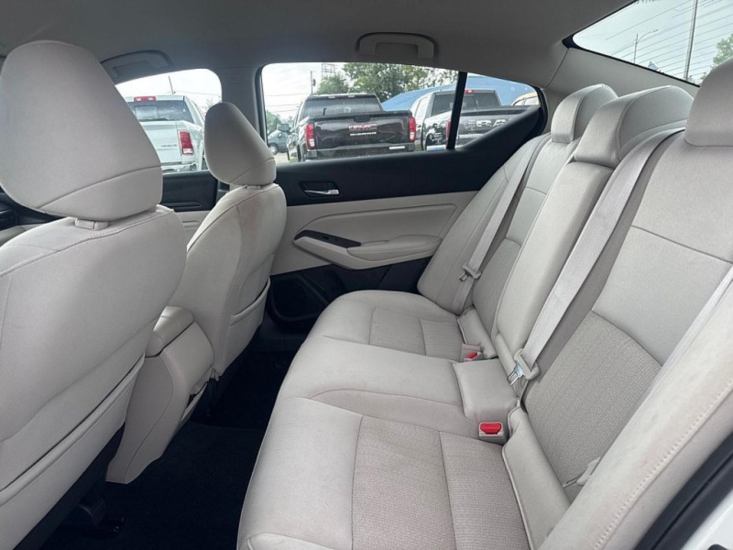 2020 WHITE /TAN Nissan Altima 2.5 S AWD (1N4BL4BW7LC) with an 2.5L L4 DOHC 16V engine, CVT transmission, located at 3304 Woodville Road, Northwood, OH, 43619, (419) 210-8019, 41.612694, -83.480743 - Your #1 Destination for Auto Loans and mdash;No Matter Your Credit!At our dealership, we believe everyone deserves the opportunity to drive their dream car and mdash;whether you have good credit, bad credit, or no credit at all. With a wide selection of hundreds of cars, trucks, and SUVs, you'll fin- Photo#11