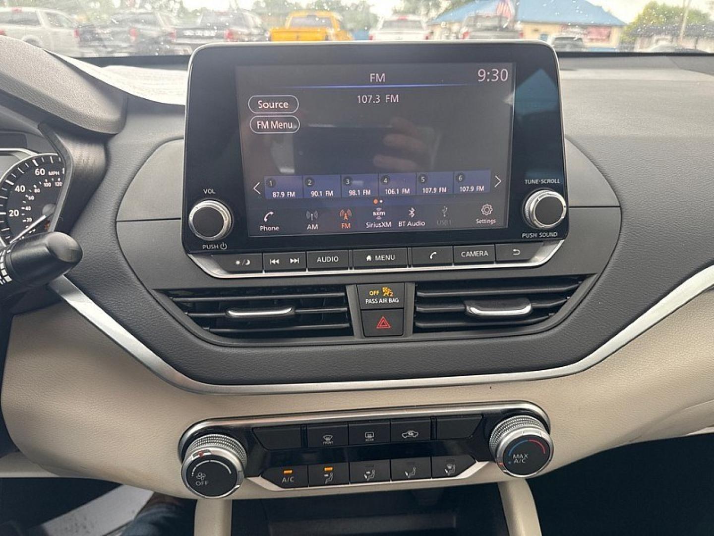 2020 WHITE /TAN Nissan Altima 2.5 S AWD (1N4BL4BW7LC) with an 2.5L L4 DOHC 16V engine, CVT transmission, located at 3304 Woodville Road, Northwood, OH, 43619, (419) 210-8019, 41.612694, -83.480743 - Your #1 Destination for Auto Loans and mdash;No Matter Your Credit!At our dealership, we believe everyone deserves the opportunity to drive their dream car and mdash;whether you have good credit, bad credit, or no credit at all. With a wide selection of hundreds of cars, trucks, and SUVs, you'll fin- Photo#21