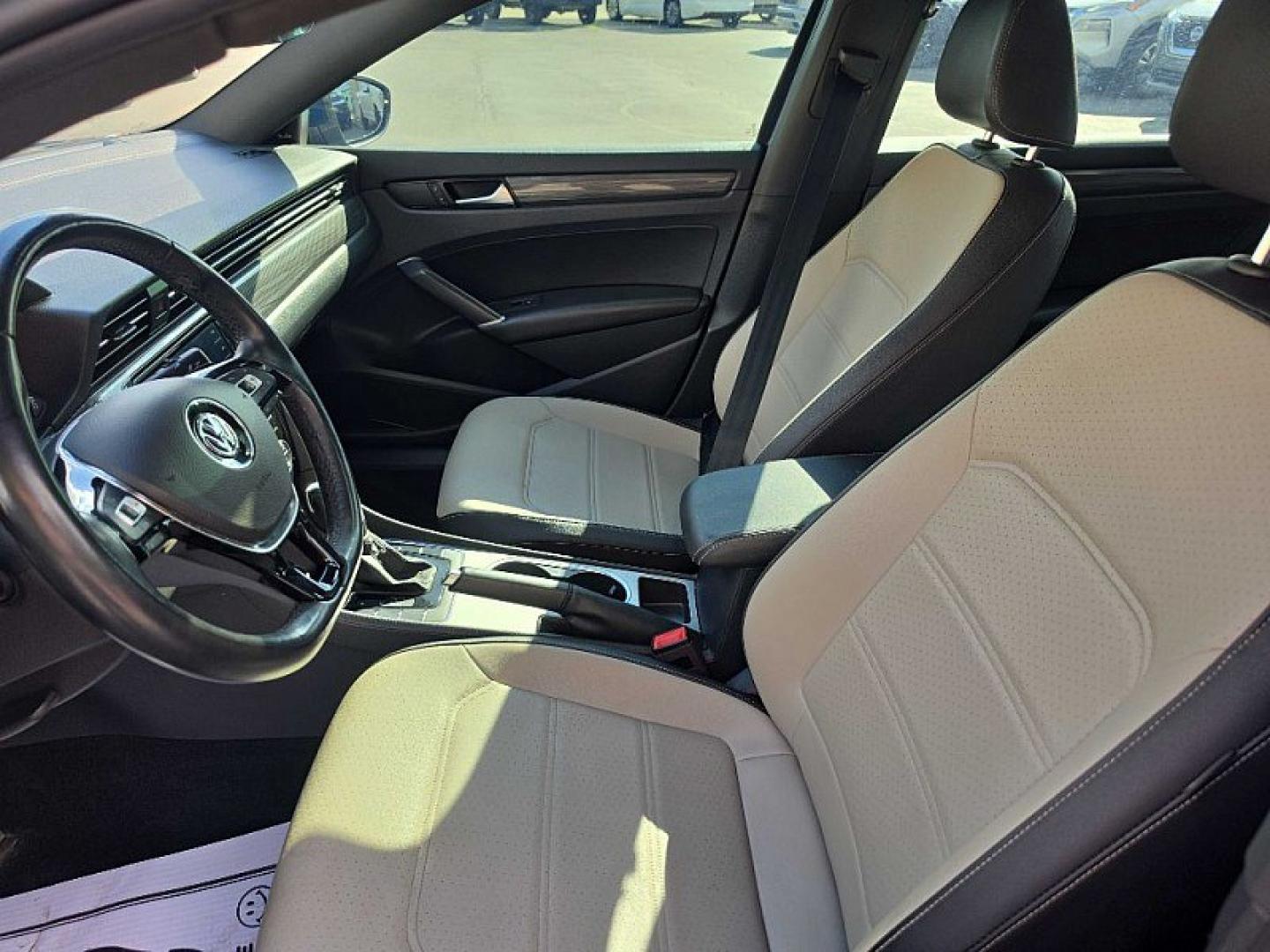 2022 BLUE /GRAY Volkswagen Passat R-Line (1VWMA7A3XNC) with an 2.0L L4 DOHC 16V engine, 6A transmission, located at 3304 Woodville Road, Northwood, OH, 43619, (419) 210-8019, 41.612694, -83.480743 - Your #1 Destination for Auto Loans and mdash;No Matter Your Credit!At our dealership, we believe everyone deserves the opportunity to drive their dream car and mdash;whether you have good credit, bad credit, or no credit at all. With a wide selection of hundreds of cars, trucks, and SUVs, you'll fin- Photo#9