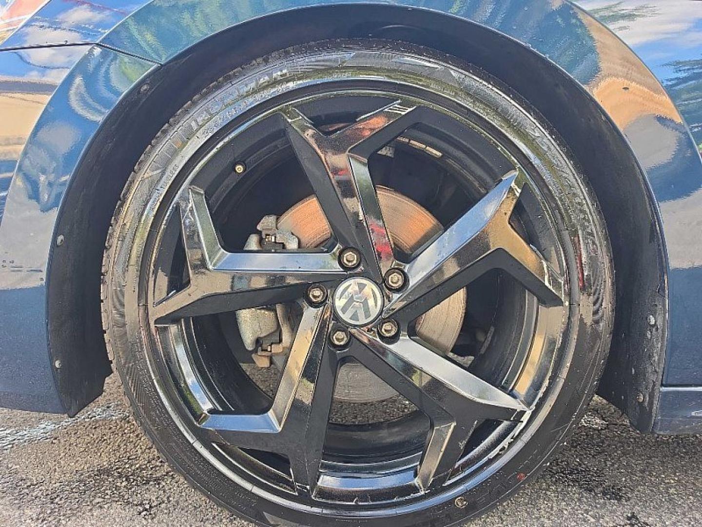 2022 BLUE /GRAY Volkswagen Passat R-Line (1VWMA7A3XNC) with an 2.0L L4 DOHC 16V engine, 6A transmission, located at 3304 Woodville Road, Northwood, OH, 43619, (419) 210-8019, 41.612694, -83.480743 - Your #1 Destination for Auto Loans and mdash;No Matter Your Credit!At our dealership, we believe everyone deserves the opportunity to drive their dream car and mdash;whether you have good credit, bad credit, or no credit at all. With a wide selection of hundreds of cars, trucks, and SUVs, you'll fin- Photo#17