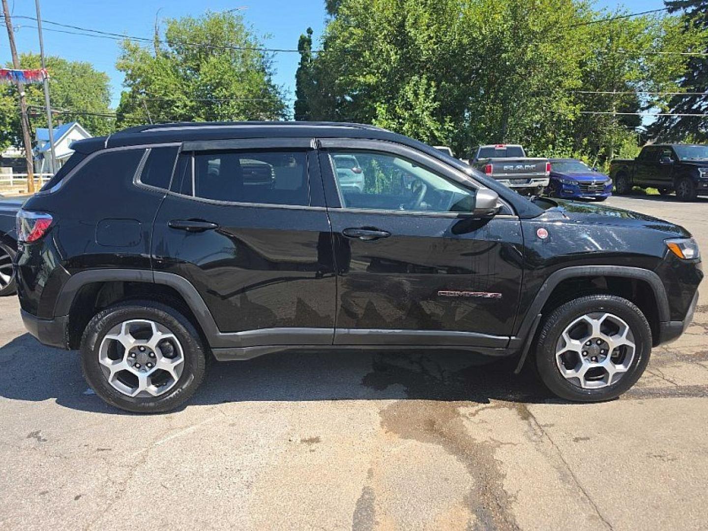 2022 BLACK /BLACK Jeep Compass Trailhawk 4WD (3C4NJDDB0NT) with an 2.4L L4 DOHC 16V engine, 9A transmission, located at 3304 Woodville Road, Northwood, OH, 43619, (419) 210-8019, 41.612694, -83.480743 - Your #1 Destination for Auto Loans and mdash;No Matter Your Credit!At our dealership, we believe everyone deserves the opportunity to drive their dream car and mdash;whether you have good credit, bad credit, or no credit at all. With a wide selection of hundreds of cars, trucks, and SUVs, you'll fin- Photo#5