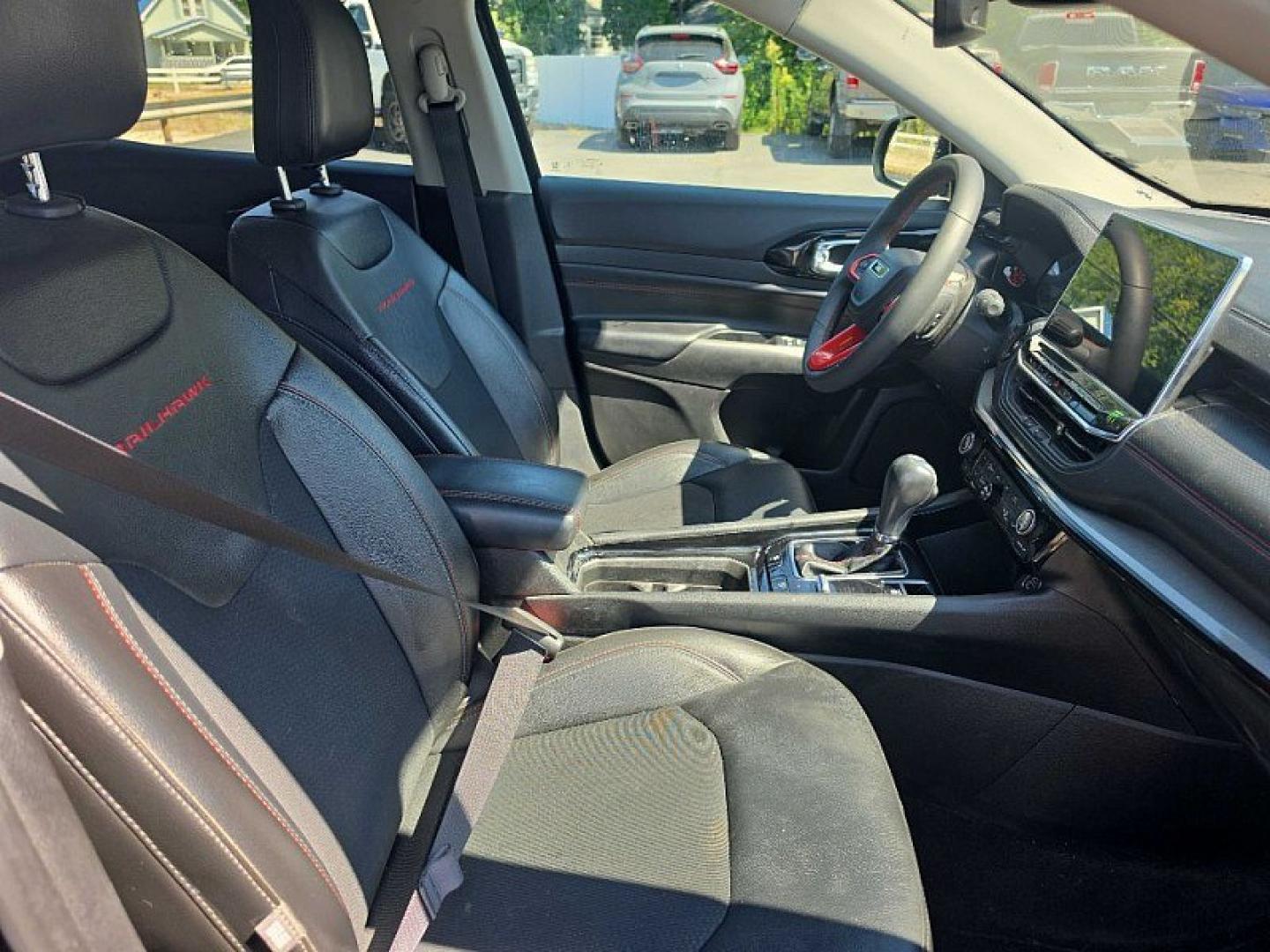 2022 BLACK /BLACK Jeep Compass Trailhawk 4WD (3C4NJDDB0NT) with an 2.4L L4 DOHC 16V engine, 9A transmission, located at 3304 Woodville Road, Northwood, OH, 43619, (419) 210-8019, 41.612694, -83.480743 - Your #1 Destination for Auto Loans and mdash;No Matter Your Credit!At our dealership, we believe everyone deserves the opportunity to drive their dream car and mdash;whether you have good credit, bad credit, or no credit at all. With a wide selection of hundreds of cars, trucks, and SUVs, you'll fin- Photo#16