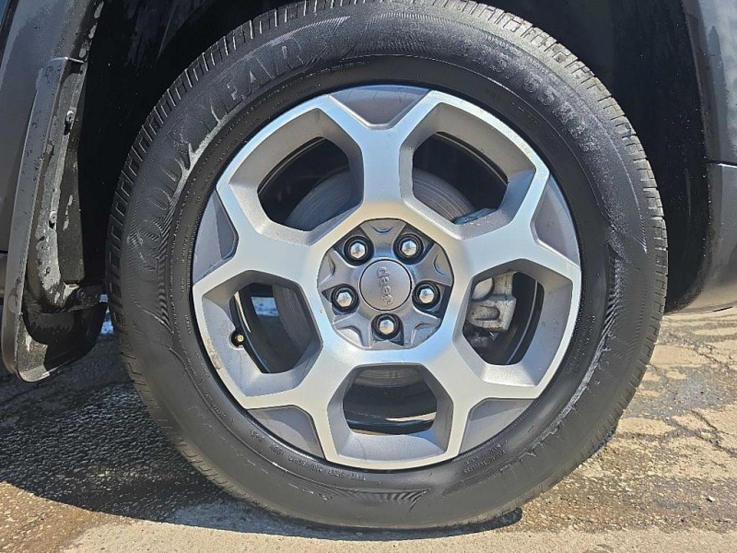 2022 BLACK /BLACK Jeep Compass Trailhawk 4WD (3C4NJDDB0NT) with an 2.4L L4 DOHC 16V engine, 9A transmission, located at 3304 Woodville Road, Northwood, OH, 43619, (419) 210-8019, 41.612694, -83.480743 - Your #1 Destination for Auto Loans and mdash;No Matter Your Credit!At our dealership, we believe everyone deserves the opportunity to drive their dream car and mdash;whether you have good credit, bad credit, or no credit at all. With a wide selection of hundreds of cars, trucks, and SUVs, you'll fin- Photo#18