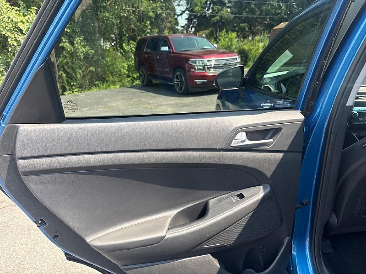 2019 BLUE /BLACK Hyundai Tucson Limited AWD (KM8J3CAL3KU) with an 2.4L L4 DOHC 16V engine, 6A transmission, located at 3304 Woodville Road, Northwood, OH, 43619, (419) 210-8019, 41.612694, -83.480743 - Your #1 Destination for Auto Loans and mdash;No Matter Your Credit!At our dealership, we believe everyone deserves the opportunity to drive their dream car and mdash;whether you have good credit, bad credit, or no credit at all. With a wide selection of hundreds of cars, trucks, and SUVs, you'll fin- Photo#9