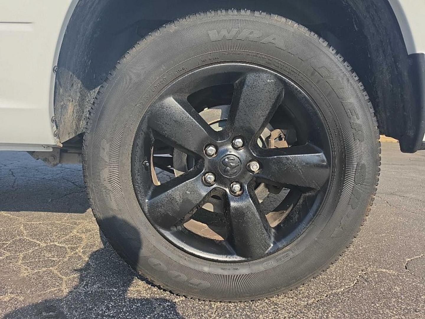 2022 WHITE /BLACK RAM 1500 Classic Tradesman Quad Cab 4WD (1C6RR7FGXNS) with an 3.6L V6 DOHC 24V FFV engine, 8A transmission, located at 3304 Woodville Road, Northwood, OH, 43619, (419) 210-8019, 41.612694, -83.480743 - Your #1 Destination for Auto Loans and mdash;No Matter Your Credit!At our dealership, we believe everyone deserves the opportunity to drive their dream car and mdash;whether you have good credit, bad credit, or no credit at all. With a wide selection of hundreds of cars, trucks, and SUVs, you'll fin- Photo#16