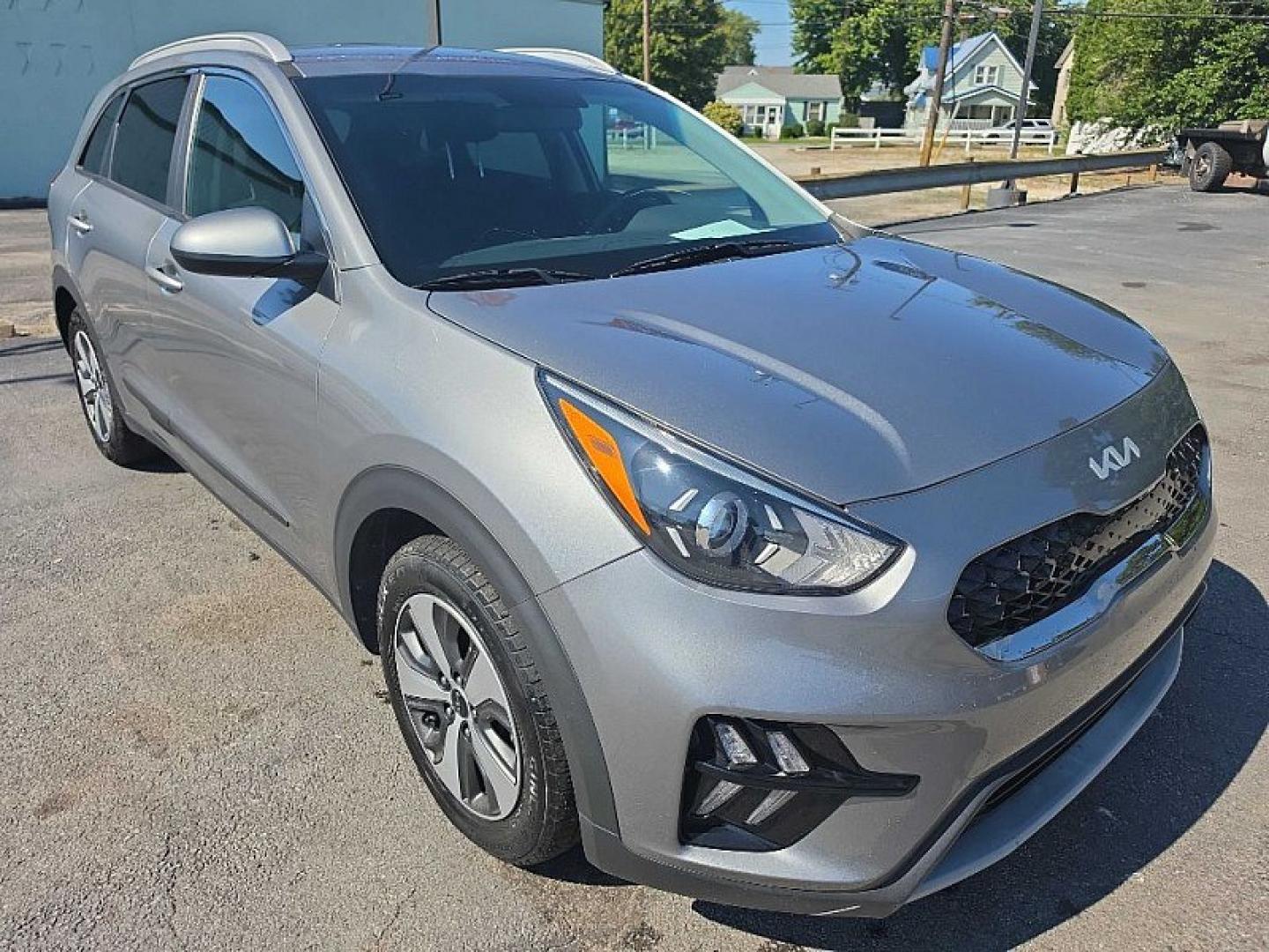 2022 GRAY /BLACK Kia Niro LX (KNDCB3LC5N5) with an 1.6L L4 DOHC 16V HYBRID engine, 6A transmission, located at 3304 Woodville Road, Northwood, OH, 43619, (419) 210-8019, 41.612694, -83.480743 - Your #1 Destination for Auto Loans and mdash;No Matter Your Credit!At our dealership, we believe everyone deserves the opportunity to drive their dream car and mdash;whether you have good credit, bad credit, or no credit at all. With a wide selection of hundreds of cars, trucks, and SUVs, you'll fin- Photo#6