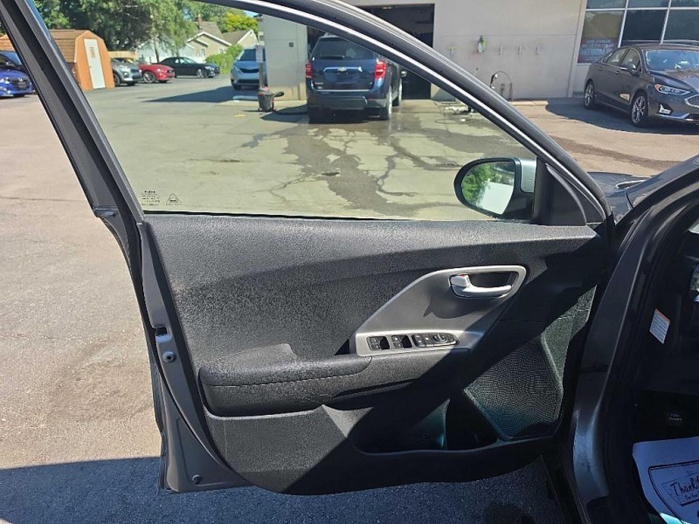 2022 GRAY /BLACK Kia Niro LX (KNDCB3LC5N5) with an 1.6L L4 DOHC 16V HYBRID engine, 6A transmission, located at 3304 Woodville Road, Northwood, OH, 43619, (419) 210-8019, 41.612694, -83.480743 - Your #1 Destination for Auto Loans and mdash;No Matter Your Credit!At our dealership, we believe everyone deserves the opportunity to drive their dream car and mdash;whether you have good credit, bad credit, or no credit at all. With a wide selection of hundreds of cars, trucks, and SUVs, you'll fin- Photo#8