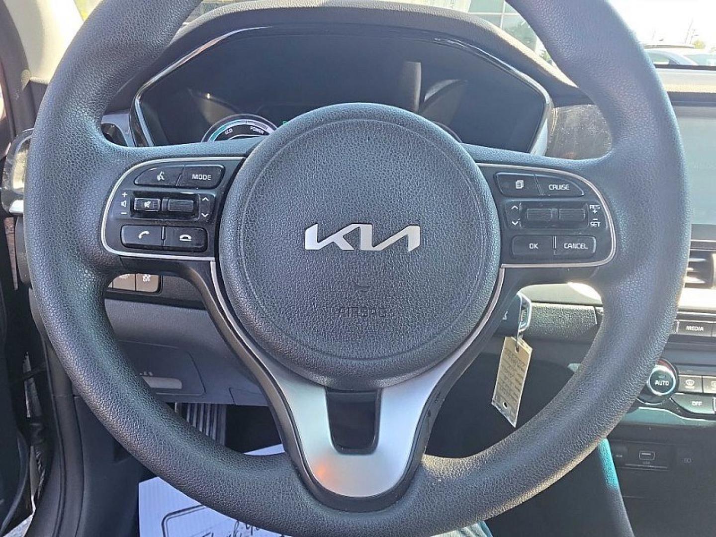 2022 GRAY /BLACK Kia Niro LX (KNDCB3LC5N5) with an 1.6L L4 DOHC 16V HYBRID engine, 6A transmission, located at 3304 Woodville Road, Northwood, OH, 43619, (419) 210-8019, 41.612694, -83.480743 - Your #1 Destination for Auto Loans and mdash;No Matter Your Credit!At our dealership, we believe everyone deserves the opportunity to drive their dream car and mdash;whether you have good credit, bad credit, or no credit at all. With a wide selection of hundreds of cars, trucks, and SUVs, you'll fin- Photo#19