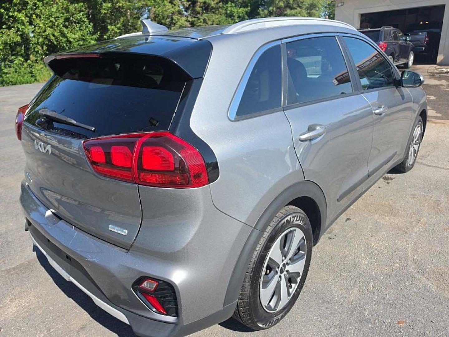 2022 GRAY /BLACK Kia Niro LX (KNDCB3LC5N5) with an 1.6L L4 DOHC 16V HYBRID engine, 6A transmission, located at 3304 Woodville Road, Northwood, OH, 43619, (419) 210-8019, 41.612694, -83.480743 - Your #1 Destination for Auto Loans and mdash;No Matter Your Credit!At our dealership, we believe everyone deserves the opportunity to drive their dream car and mdash;whether you have good credit, bad credit, or no credit at all. With a wide selection of hundreds of cars, trucks, and SUVs, you'll fin- Photo#4