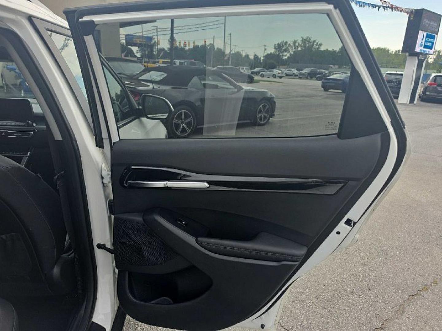 2022 WHITE /BLACK Kia Seltos SX (KNDETCA23N7) with an 1.6L L4 DOHC 16V TURBO engine, CVT transmission, located at 3304 Woodville Road, Northwood, OH, 43619, (419) 210-8019, 41.612694, -83.480743 - Your #1 Destination for Auto Loans and mdash;No Matter Your Credit!At our dealership, we believe everyone deserves the opportunity to drive their dream car and mdash;whether you have good credit, bad credit, or no credit at all. With a wide selection of hundreds of cars, trucks, and SUVs, you'll fin- Photo#13