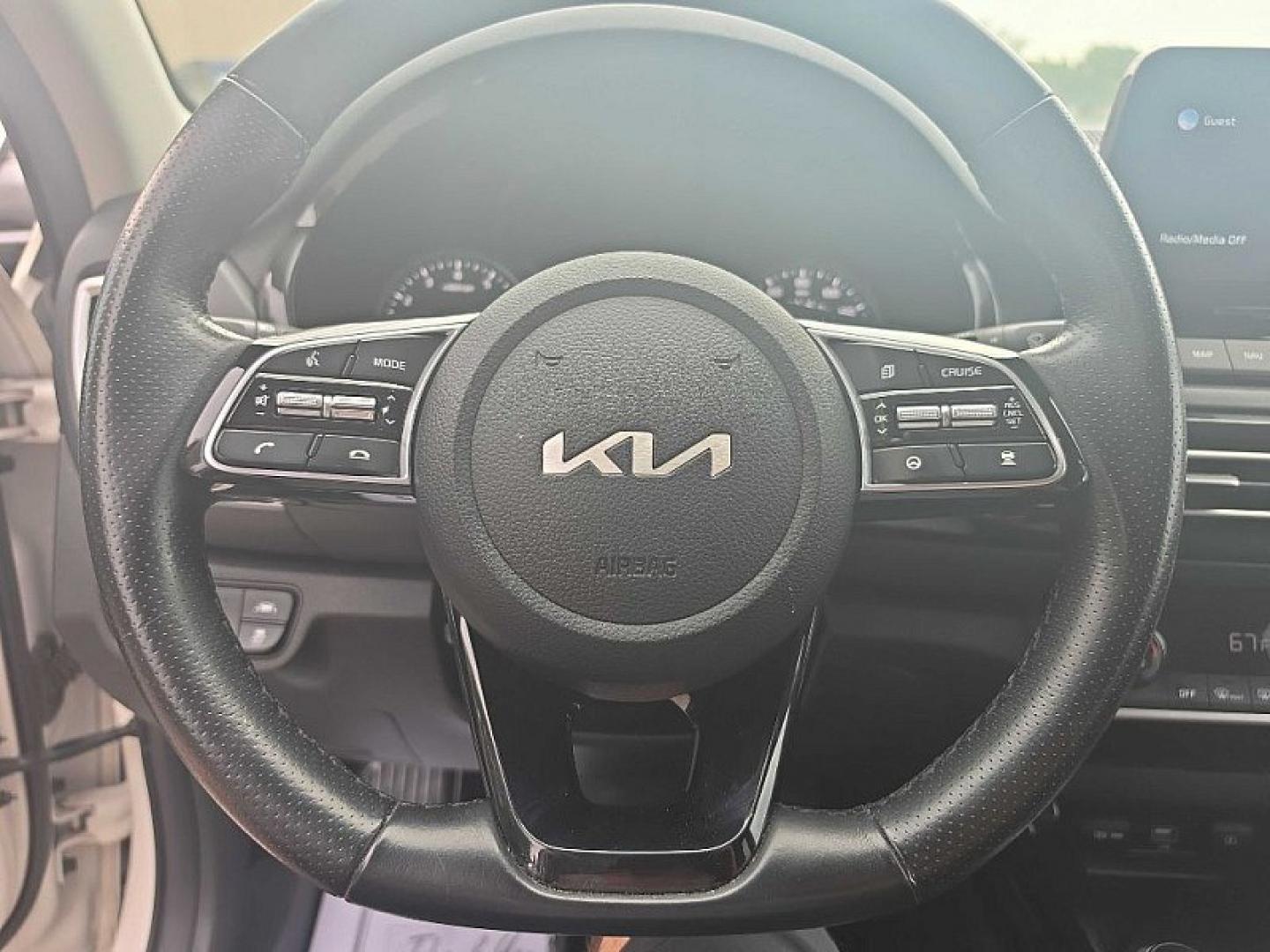 2022 WHITE /BLACK Kia Seltos SX (KNDETCA23N7) with an 1.6L L4 DOHC 16V TURBO engine, CVT transmission, located at 3304 Woodville Road, Northwood, OH, 43619, (419) 210-8019, 41.612694, -83.480743 - Your #1 Destination for Auto Loans and mdash;No Matter Your Credit!At our dealership, we believe everyone deserves the opportunity to drive their dream car and mdash;whether you have good credit, bad credit, or no credit at all. With a wide selection of hundreds of cars, trucks, and SUVs, you'll fin- Photo#19