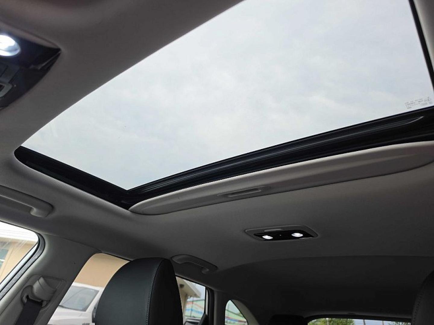 2022 WHITE /BLACK Kia Seltos SX (KNDETCA23N7) with an 1.6L L4 DOHC 16V TURBO engine, CVT transmission, located at 3304 Woodville Road, Northwood, OH, 43619, (419) 210-8019, 41.612694, -83.480743 - Your #1 Destination for Auto Loans and mdash;No Matter Your Credit!At our dealership, we believe everyone deserves the opportunity to drive their dream car and mdash;whether you have good credit, bad credit, or no credit at all. With a wide selection of hundreds of cars, trucks, and SUVs, you'll fin- Photo#21