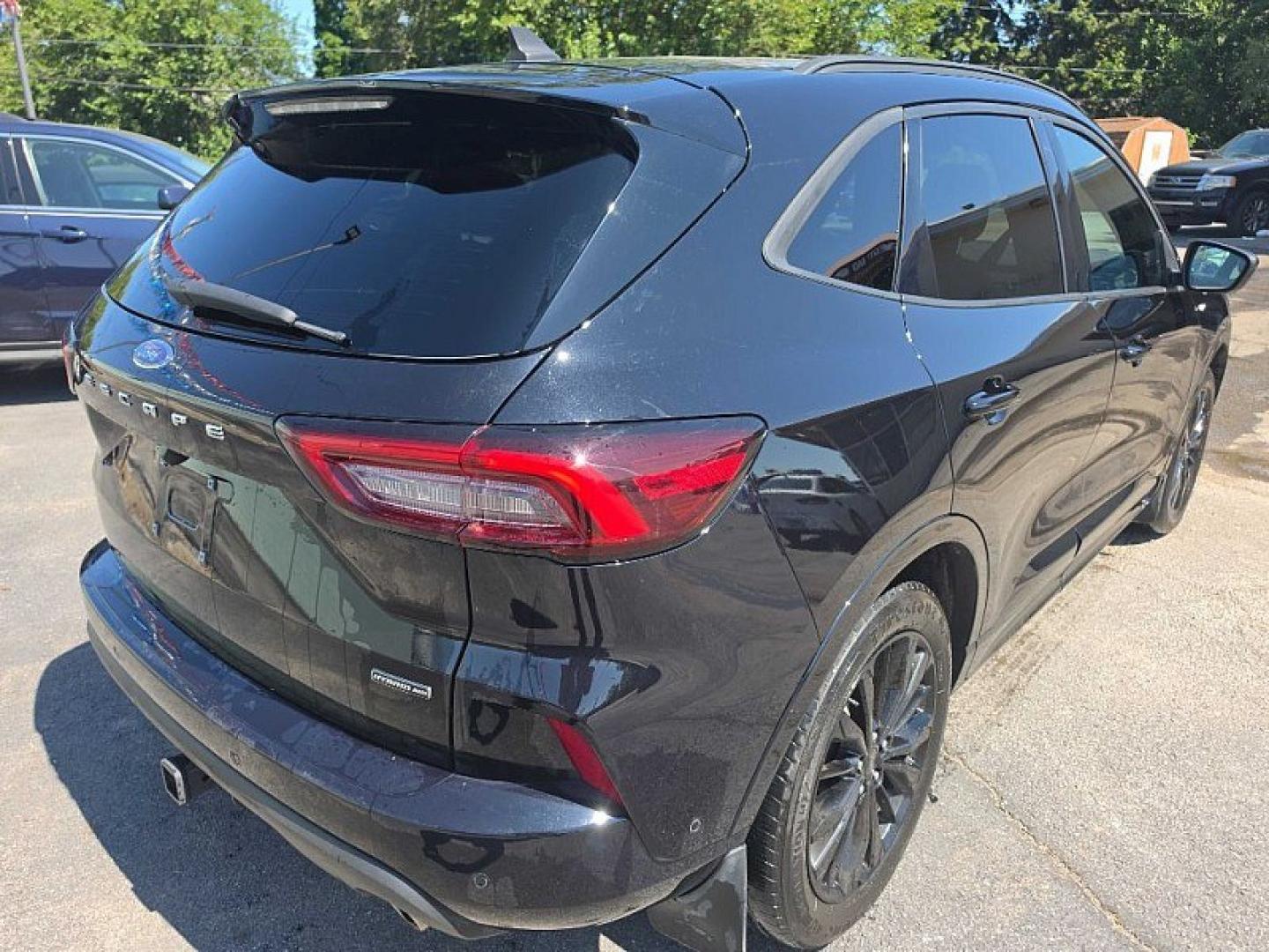 2023 BLACK /BLACK Ford Escape ST-Line Elite Hybrid AWD (1FMCU9PZ1PU) with an 2.5L L4 DOHC 16V HYBRID engine, 8A transmission, located at 3304 Woodville Road, Northwood, OH, 43619, (419) 210-8019, 41.612694, -83.480743 - Your #1 Destination for Auto Loans and mdash;No Matter Your Credit!At our dealership, we believe everyone deserves the opportunity to drive their dream car and mdash;whether you have good credit, bad credit, or no credit at all. With a wide selection of hundreds of cars, trucks, and SUVs, you'll fin- Photo#4