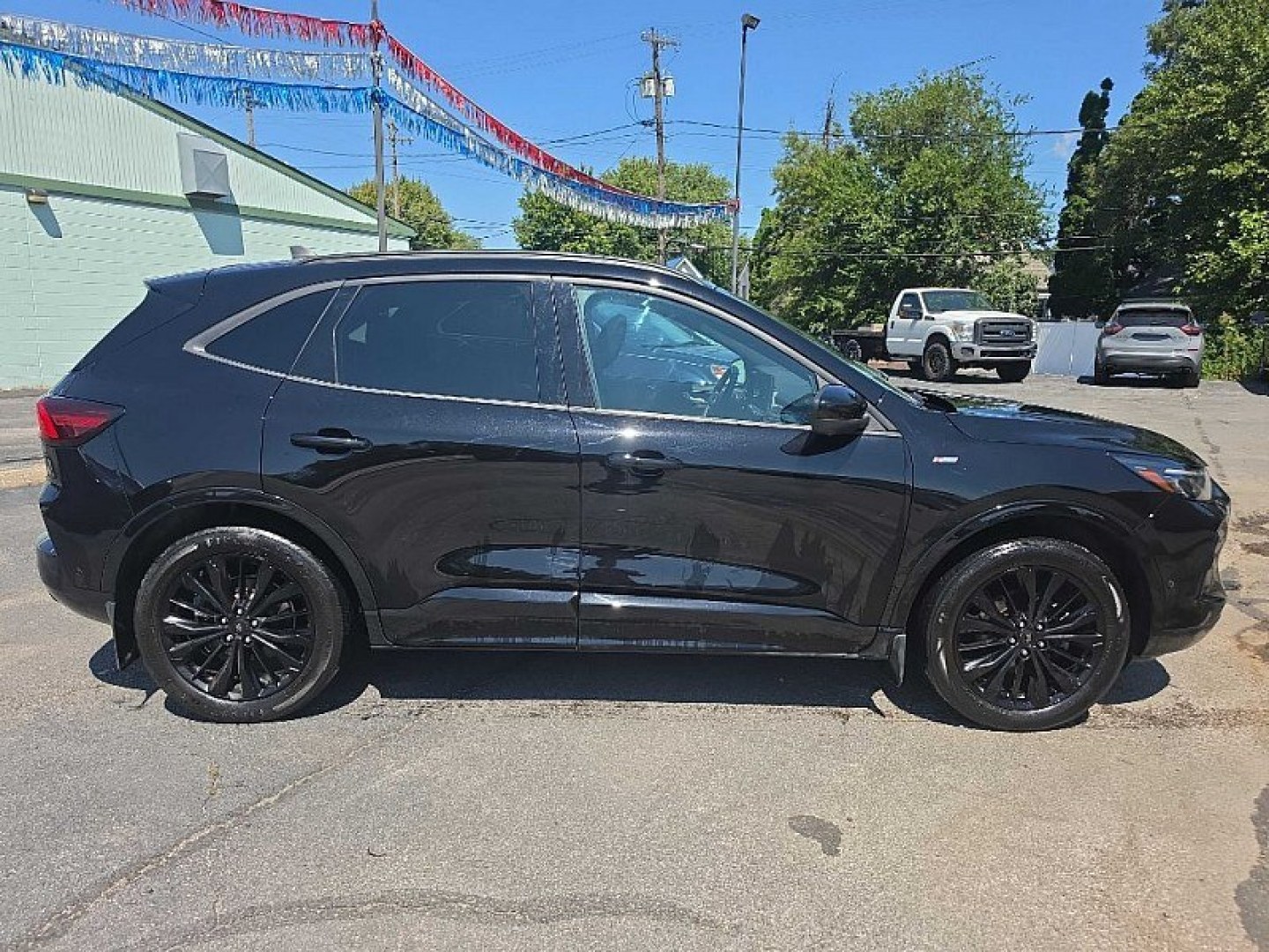 2023 BLACK /BLACK Ford Escape ST-Line Elite Hybrid AWD (1FMCU9PZ1PU) with an 2.5L L4 DOHC 16V HYBRID engine, 8A transmission, located at 3304 Woodville Road, Northwood, OH, 43619, (419) 210-8019, 41.612694, -83.480743 - Your #1 Destination for Auto Loans and mdash;No Matter Your Credit!At our dealership, we believe everyone deserves the opportunity to drive their dream car and mdash;whether you have good credit, bad credit, or no credit at all. With a wide selection of hundreds of cars, trucks, and SUVs, you'll fin- Photo#5