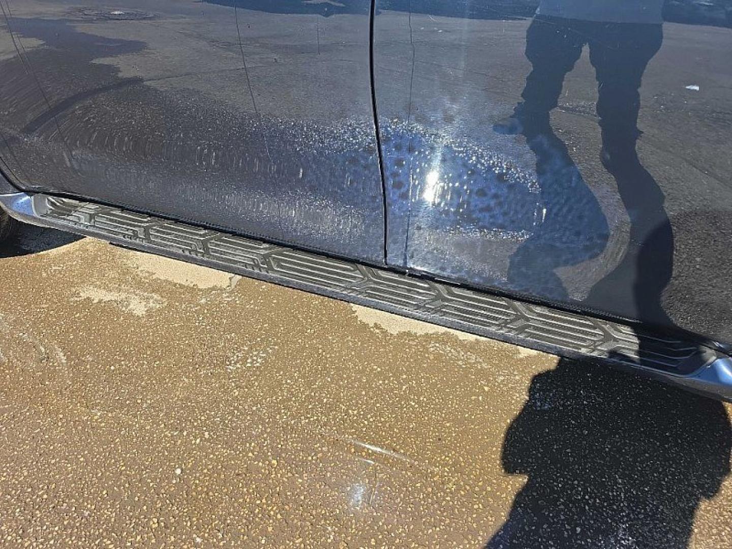 2017 BLUE /TAN Infiniti QX80 Limited 4WD (JN8AZ2NC8H9) with an 5.6L V8 DOHC 32V engine, 7A transmission, located at 3304 Woodville Road, Northwood, OH, 43619, (419) 210-8019, 41.612694, -83.480743 - Your #1 Destination for Auto Loans and mdash;No Matter Your Credit!At our dealership, we believe everyone deserves the opportunity to drive their dream car and mdash;whether you have good credit, bad credit, or no credit at all. With a wide selection of hundreds of cars, trucks, and SUVs, you'll fin- Photo#11