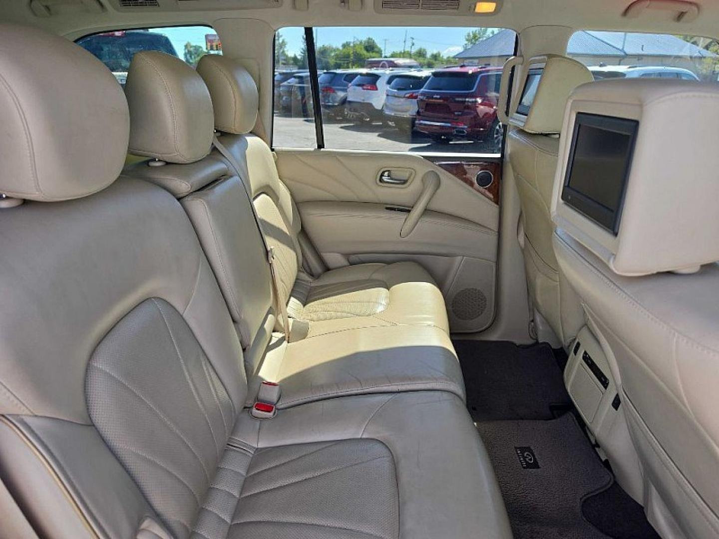 2017 BLUE /TAN Infiniti QX80 Limited 4WD (JN8AZ2NC8H9) with an 5.6L V8 DOHC 32V engine, 7A transmission, located at 3304 Woodville Road, Northwood, OH, 43619, (419) 210-8019, 41.612694, -83.480743 - Your #1 Destination for Auto Loans and mdash;No Matter Your Credit!At our dealership, we believe everyone deserves the opportunity to drive their dream car and mdash;whether you have good credit, bad credit, or no credit at all. With a wide selection of hundreds of cars, trucks, and SUVs, you'll fin- Photo#19