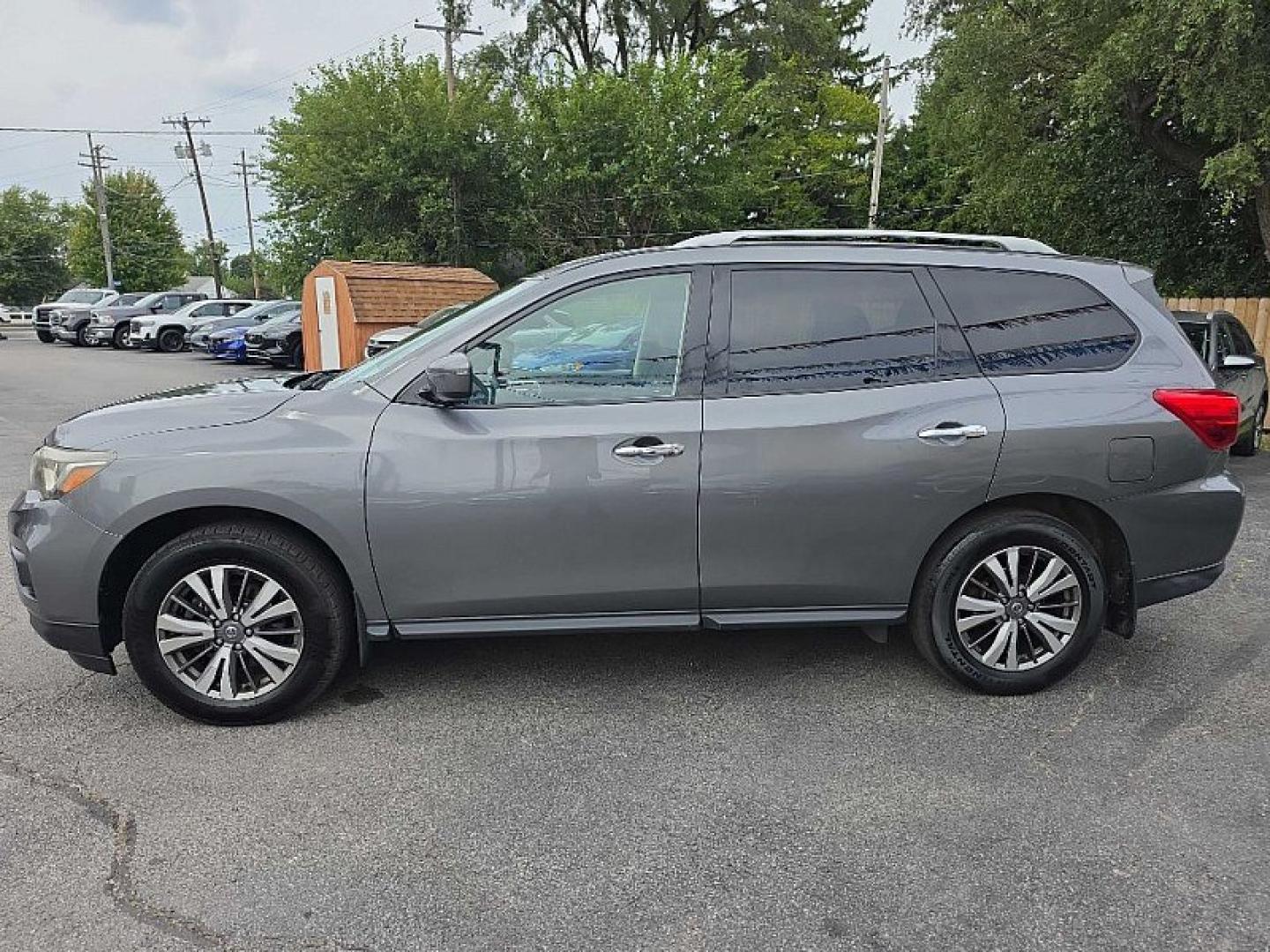 2019 GRAY /BLACK Nissan Pathfinder S 4WD (5N1DR2MM5KC) with an 3.5L V6 DOHC 24V engine, CVT transmission, located at 3304 Woodville Road, Northwood, OH, 43619, (419) 210-8019, 41.612694, -83.480743 - Your #1 Destination for Auto Loans and mdash;No Matter Your Credit!At our dealership, we believe everyone deserves the opportunity to drive their dream car and mdash;whether you have good credit, bad credit, or no credit at all. With a wide selection of hundreds of cars, trucks, and SUVs, you'll fin- Photo#1