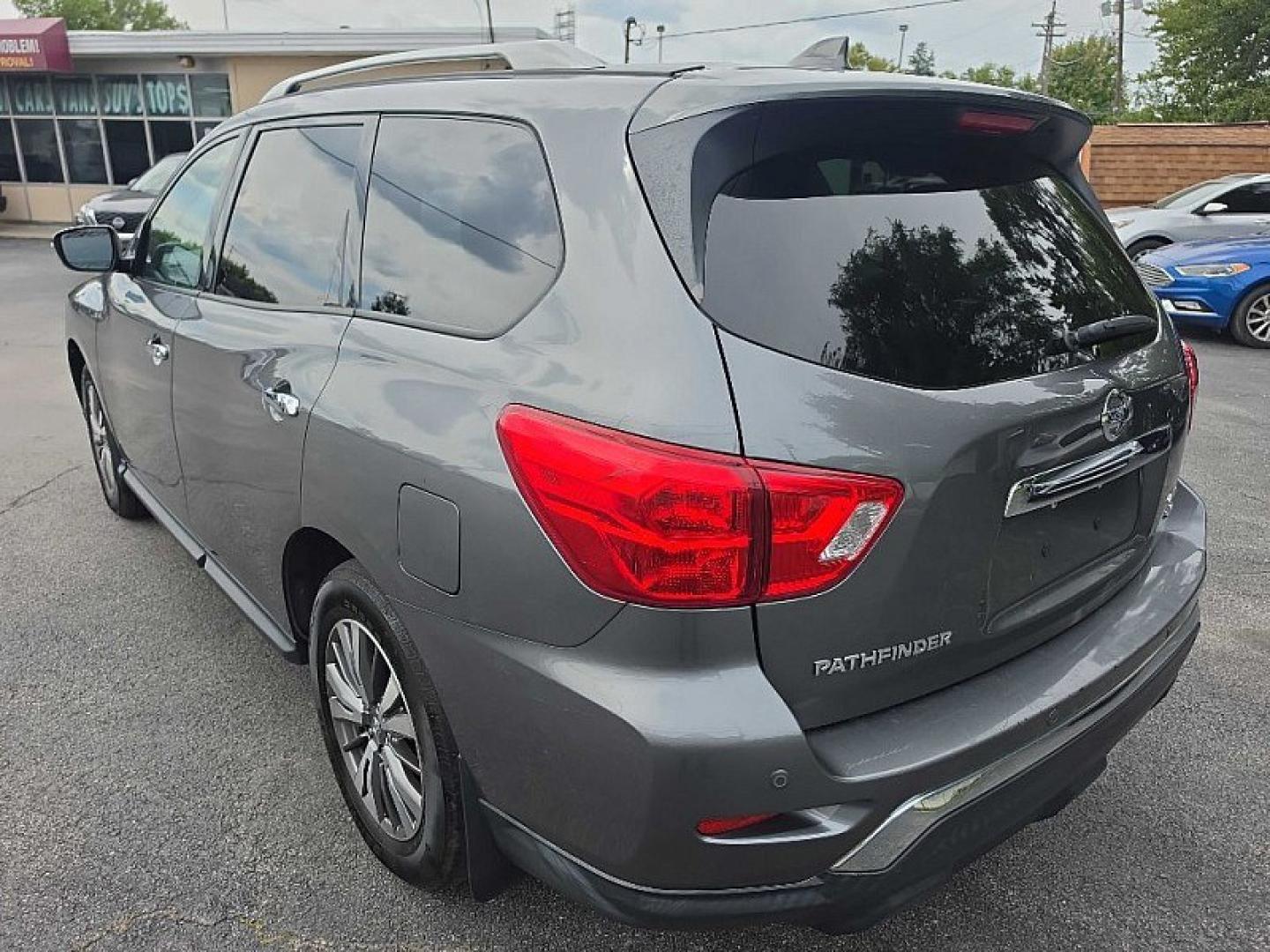 2019 GRAY /BLACK Nissan Pathfinder S 4WD (5N1DR2MM5KC) with an 3.5L V6 DOHC 24V engine, CVT transmission, located at 3304 Woodville Road, Northwood, OH, 43619, (419) 210-8019, 41.612694, -83.480743 - Your #1 Destination for Auto Loans and mdash;No Matter Your Credit!At our dealership, we believe everyone deserves the opportunity to drive their dream car and mdash;whether you have good credit, bad credit, or no credit at all. With a wide selection of hundreds of cars, trucks, and SUVs, you'll fin- Photo#2