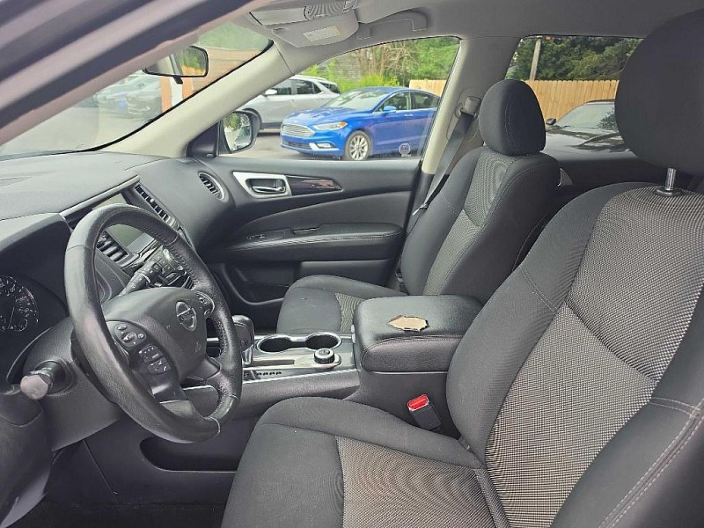 2019 GRAY /BLACK Nissan Pathfinder S 4WD (5N1DR2MM5KC) with an 3.5L V6 DOHC 24V engine, CVT transmission, located at 3304 Woodville Road, Northwood, OH, 43619, (419) 210-8019, 41.612694, -83.480743 - Your #1 Destination for Auto Loans and mdash;No Matter Your Credit!At our dealership, we believe everyone deserves the opportunity to drive their dream car and mdash;whether you have good credit, bad credit, or no credit at all. With a wide selection of hundreds of cars, trucks, and SUVs, you'll fin- Photo#9
