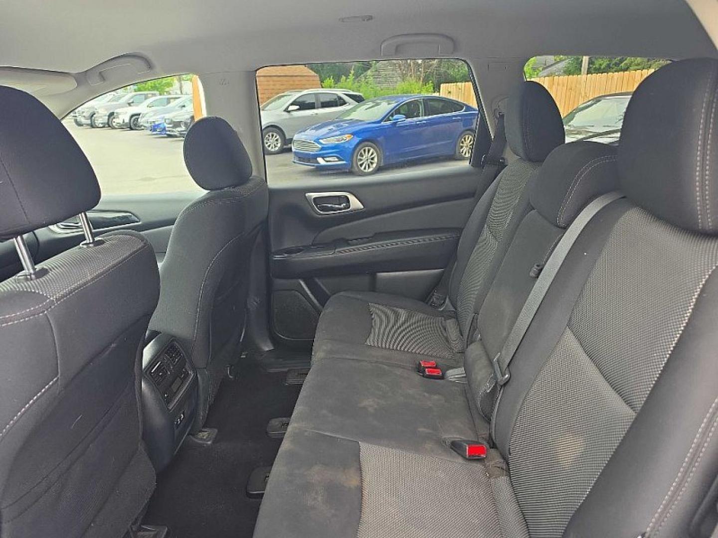 2019 GRAY /BLACK Nissan Pathfinder S 4WD (5N1DR2MM5KC) with an 3.5L V6 DOHC 24V engine, CVT transmission, located at 3304 Woodville Road, Northwood, OH, 43619, (419) 210-8019, 41.612694, -83.480743 - Your #1 Destination for Auto Loans and mdash;No Matter Your Credit!At our dealership, we believe everyone deserves the opportunity to drive their dream car and mdash;whether you have good credit, bad credit, or no credit at all. With a wide selection of hundreds of cars, trucks, and SUVs, you'll fin- Photo#11